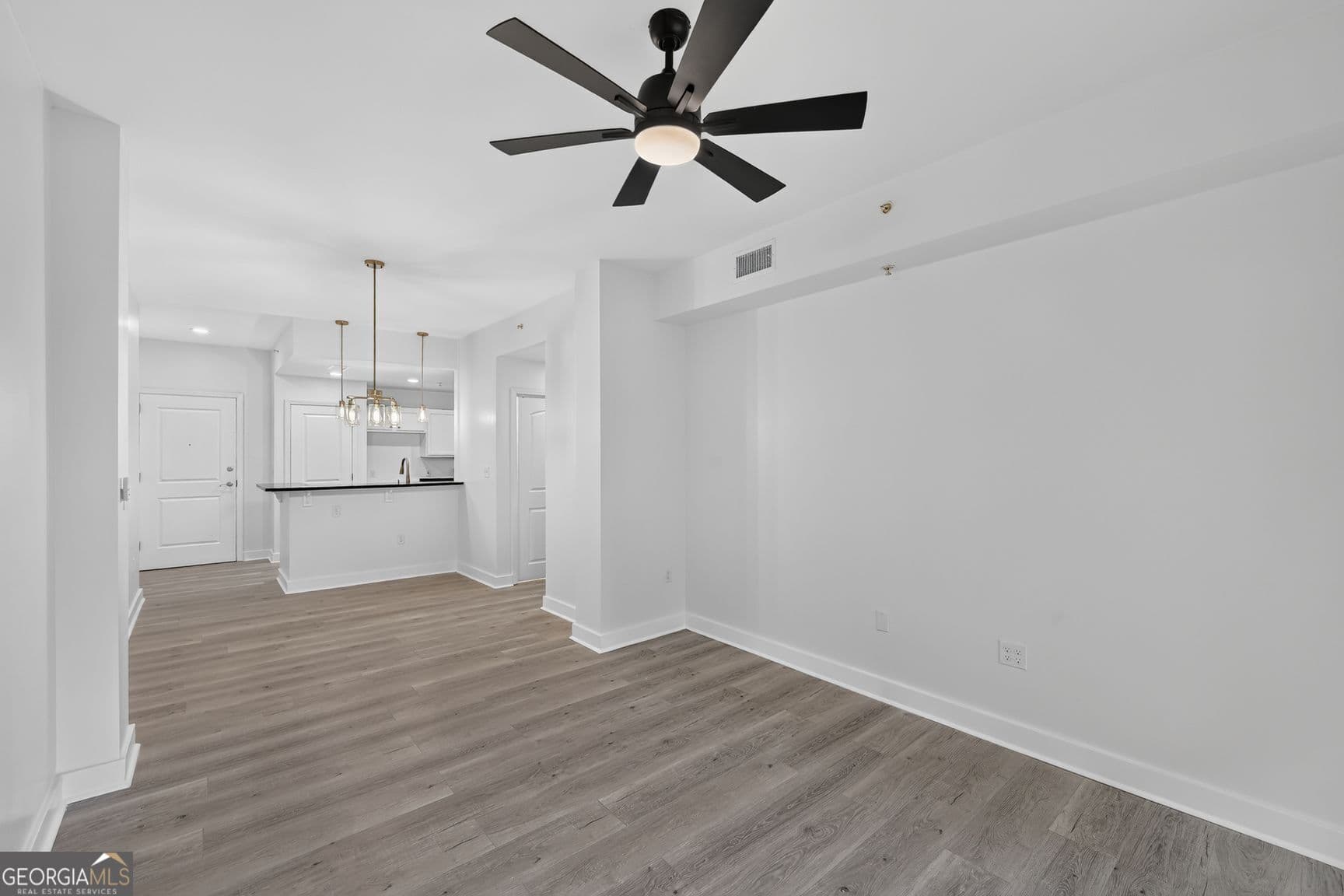 1 bedroom, 1 bathroom, 761 sq ft condominium for sale at 3040 Peachtree Road 313, Atlanta, GA 30305 — photo 7