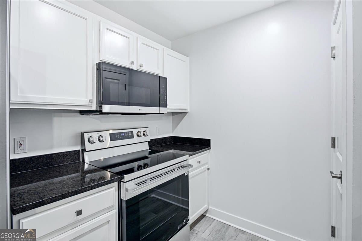 1 bedroom, 1 bathroom, 761 sq ft condominium for sale at 3040 Peachtree Road 313, Atlanta, GA 30305 — photo 5