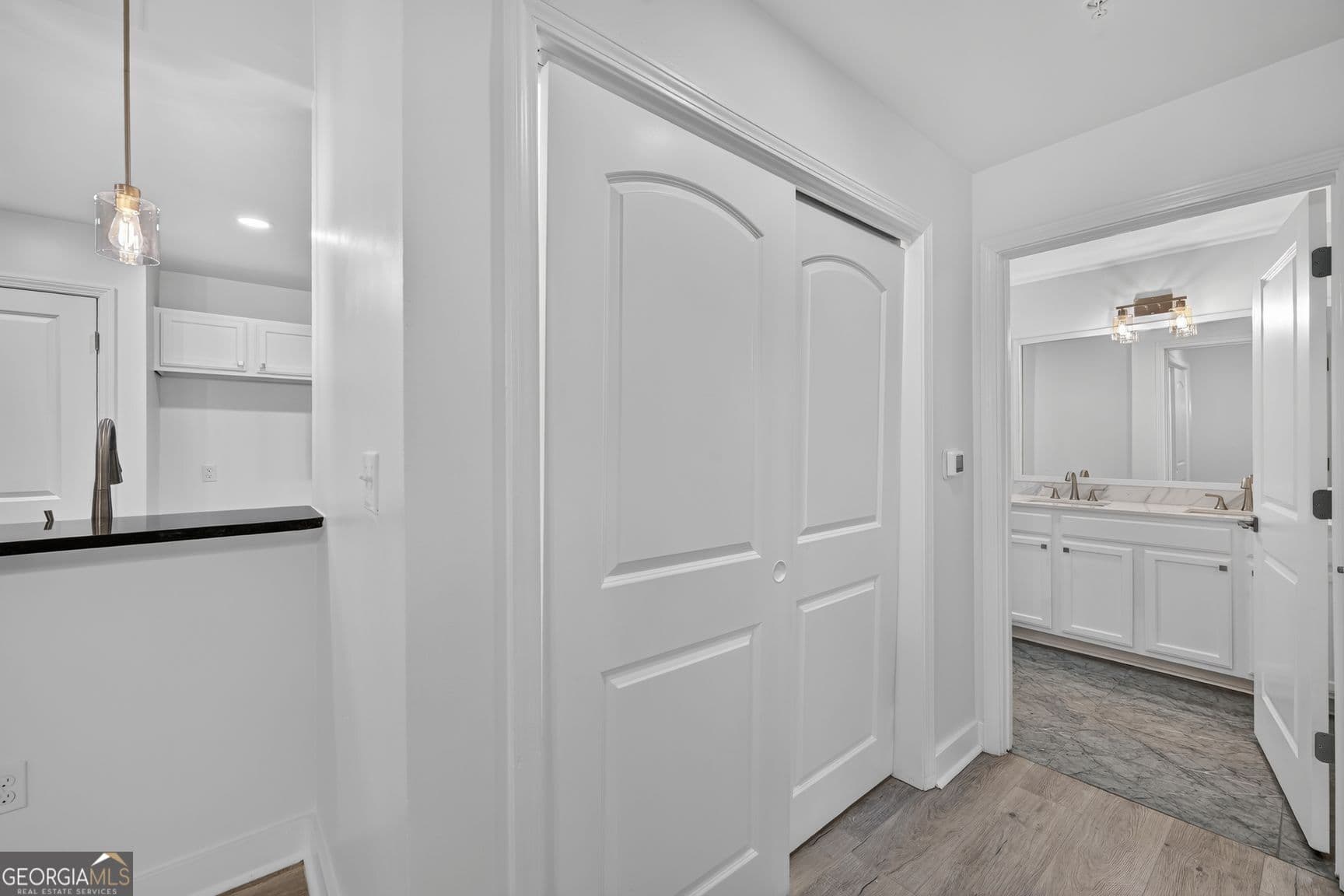 1 bedroom, 1 bathroom, 761 sq ft condominium for sale at 3040 Peachtree Road 313, Atlanta, GA 30305 — photo 9
