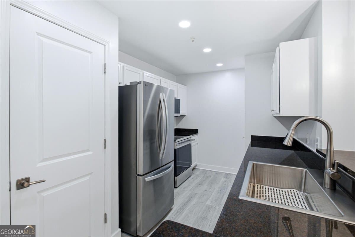 1 bedroom, 1 bathroom, 761 sq ft condominium for sale at 3040 Peachtree Road 313, Atlanta, GA 30305 — photo 4