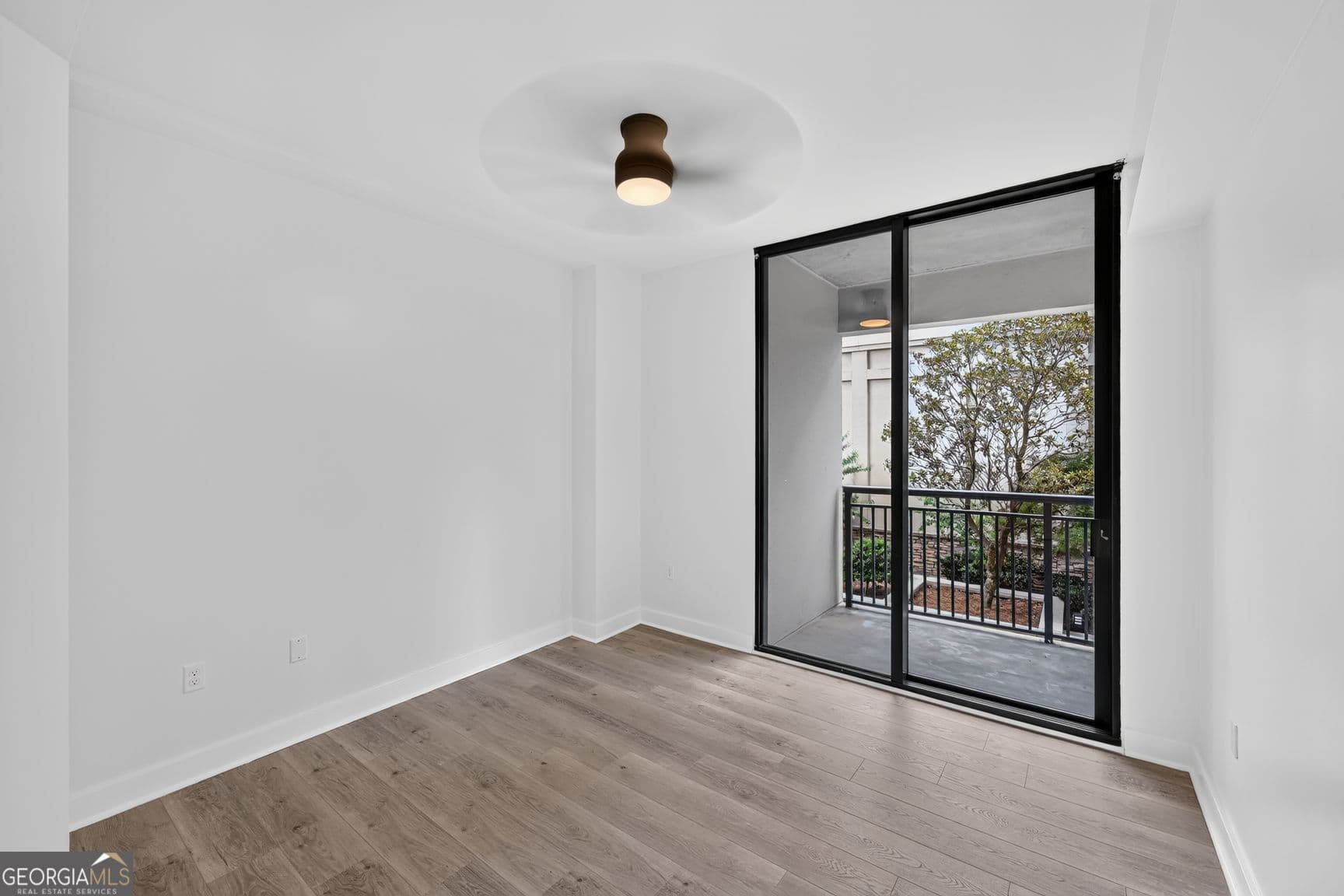 1 bedroom, 1 bathroom, 761 sq ft condominium for sale at 3040 Peachtree Road 313, Atlanta, GA 30305 — photo 8