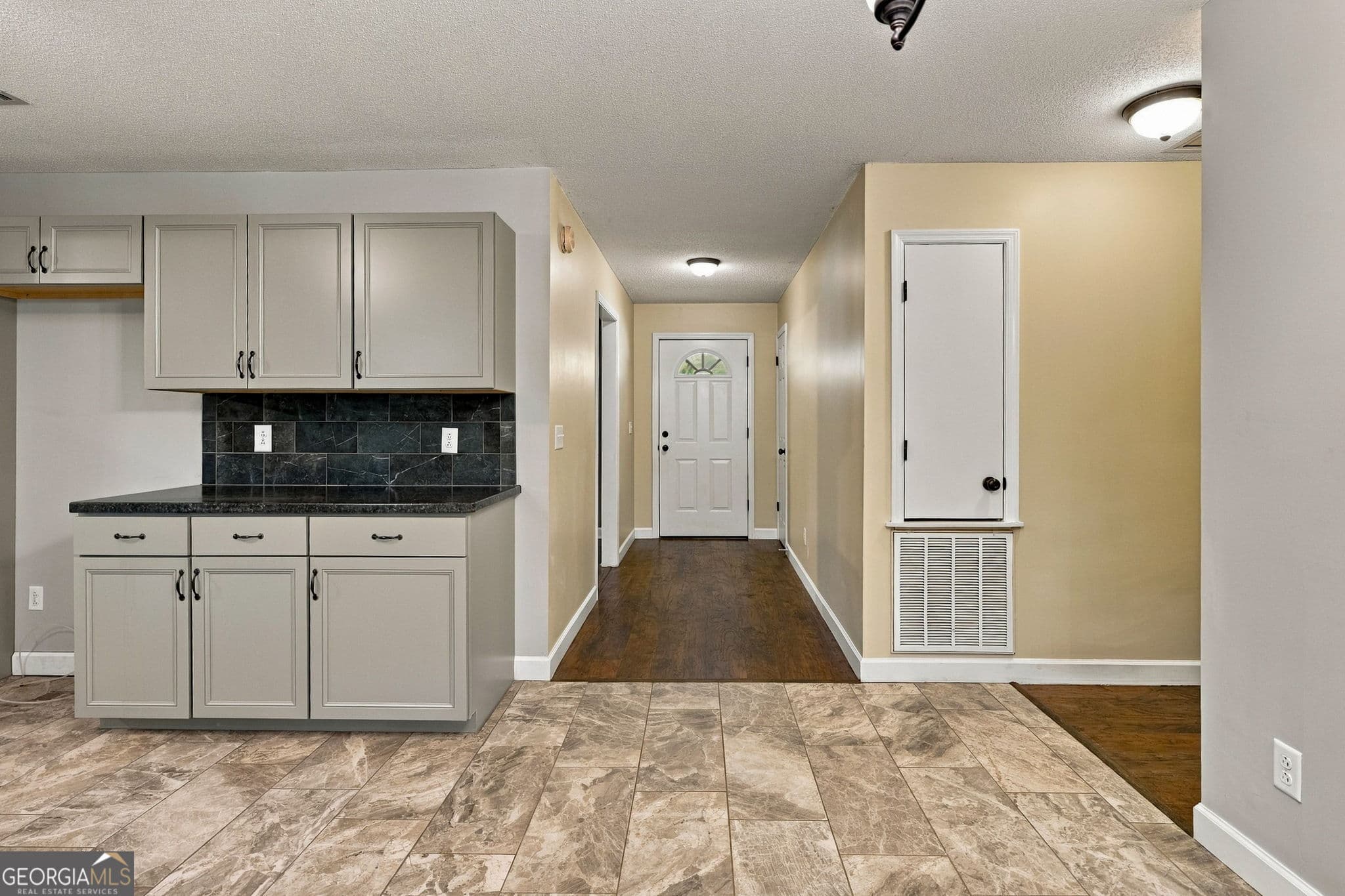 3 bedroom, 2 bathroom, 1,748 sq ft single family residence for sale at 117 BLACKBERRY Trail, Juliette, GA 31046 — photo 6