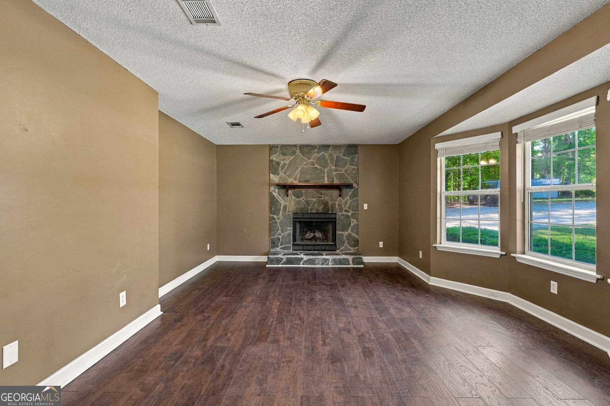 3 bedroom, 2 bathroom, 1,748 sq ft single family residence for sale at 117 BLACKBERRY Trail, Juliette, GA 31046 — photo 3