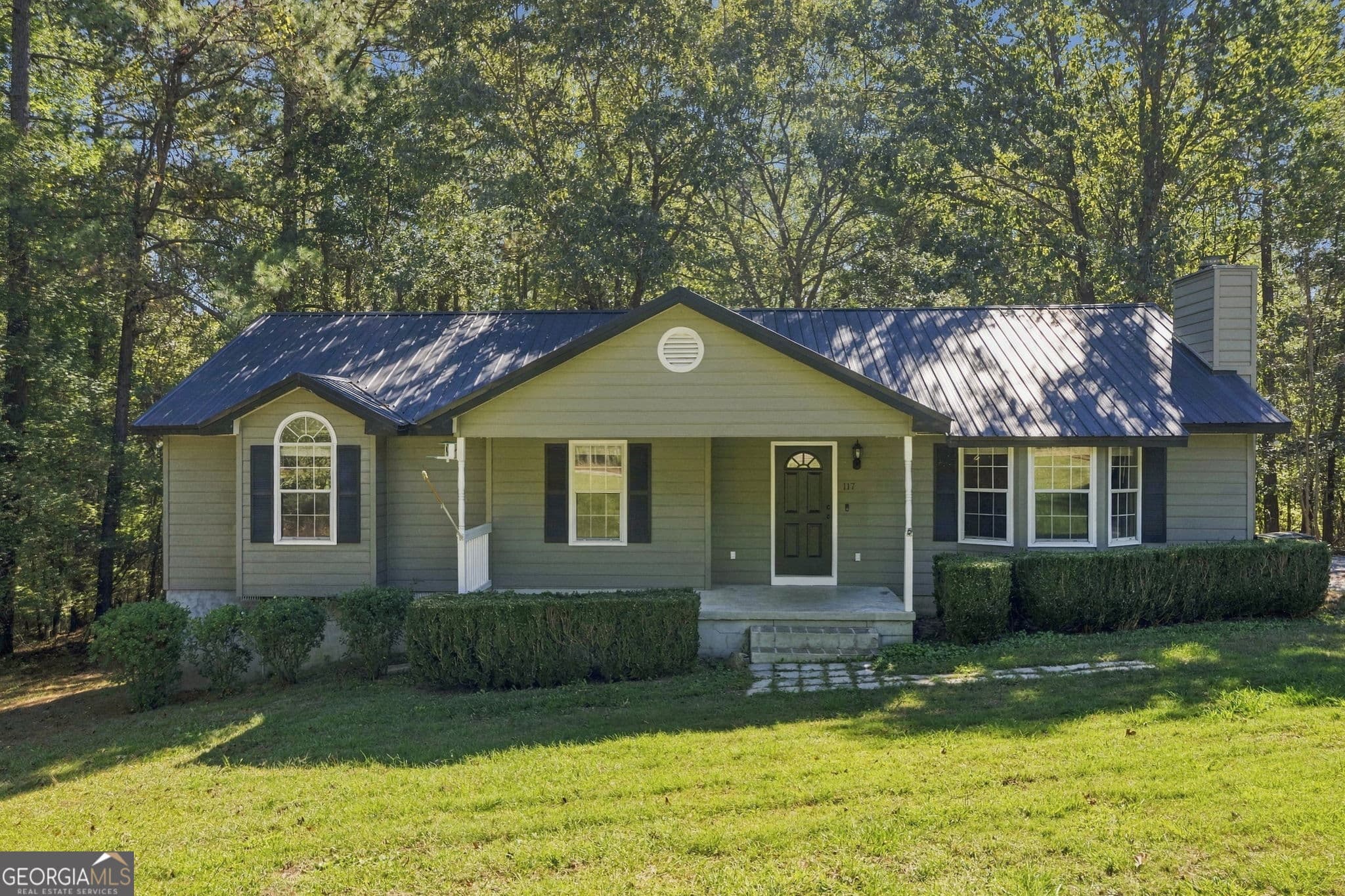 3 bedroom, 2 bathroom, 1,748 sq ft single family residence for sale at 117 BLACKBERRY Trail, Juliette, GA 31046