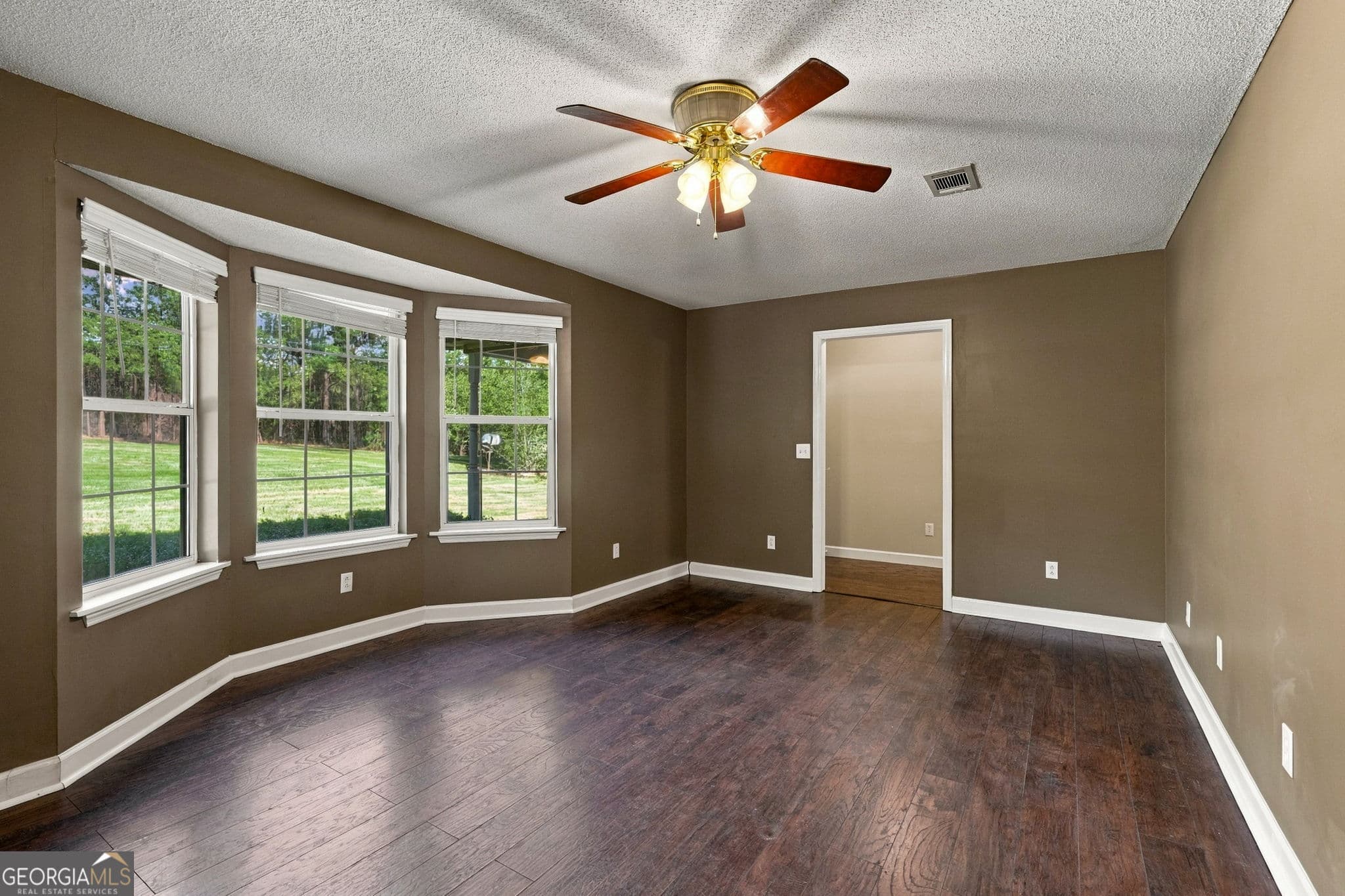 3 bedroom, 2 bathroom, 1,748 sq ft single family residence for sale at 117 BLACKBERRY Trail, Juliette, GA 31046 — photo 5