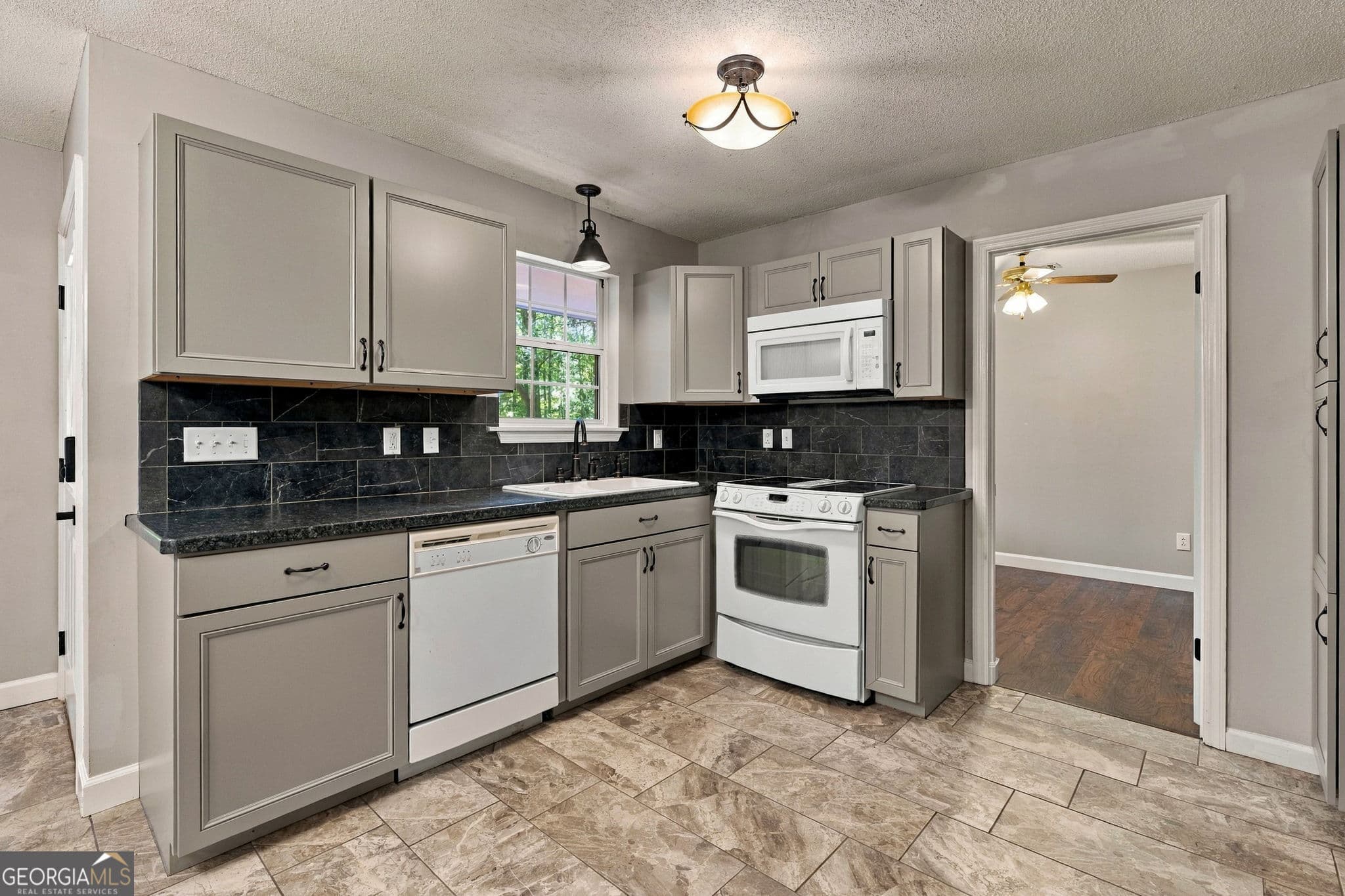 3 bedroom, 2 bathroom, 1,748 sq ft single family residence for sale at 117 BLACKBERRY Trail, Juliette, GA 31046 — photo 9