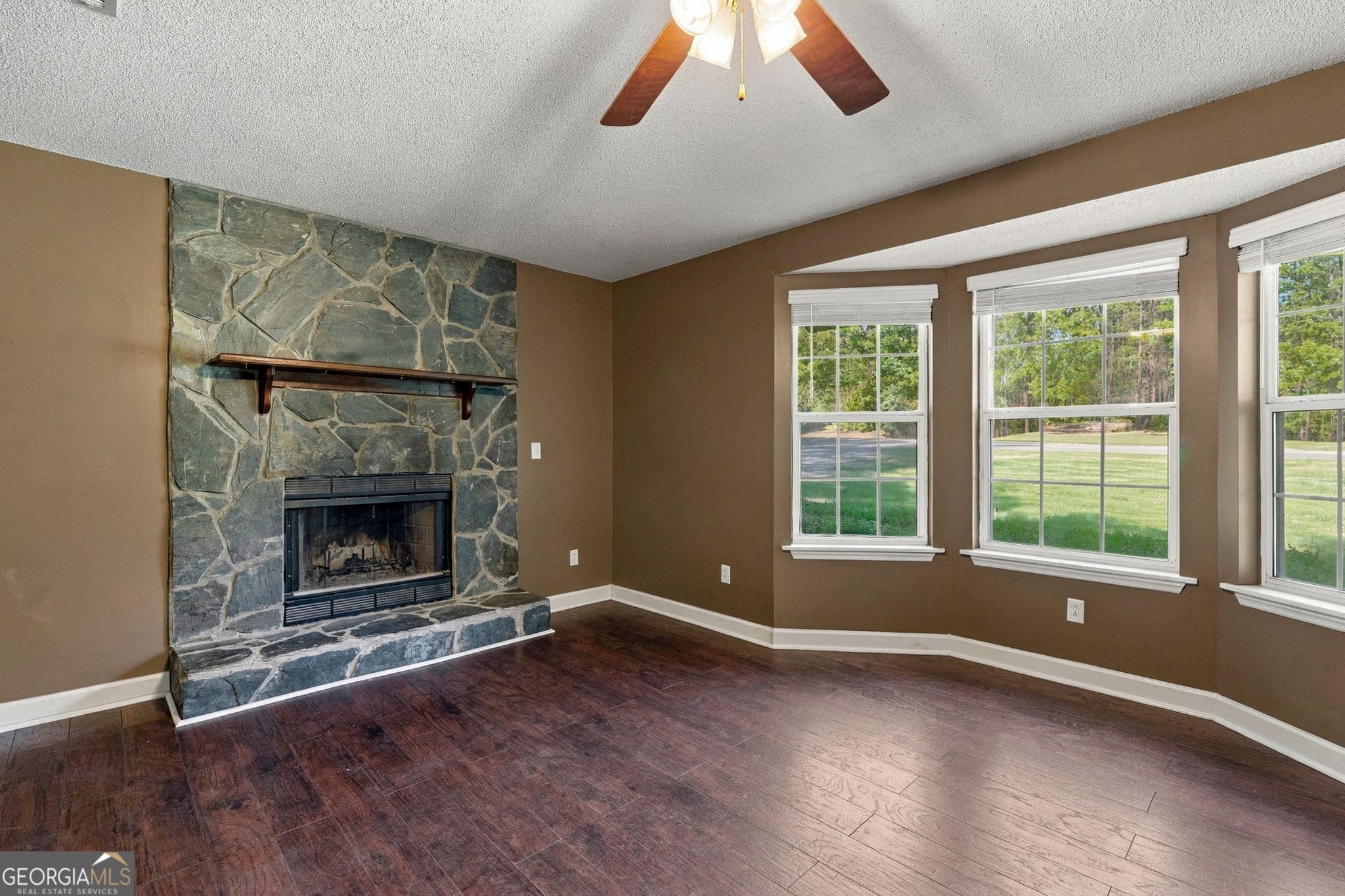 3 bedroom, 2 bathroom, 1,748 sq ft single family residence for sale at 117 BLACKBERRY Trail, Juliette, GA 31046 — photo 4