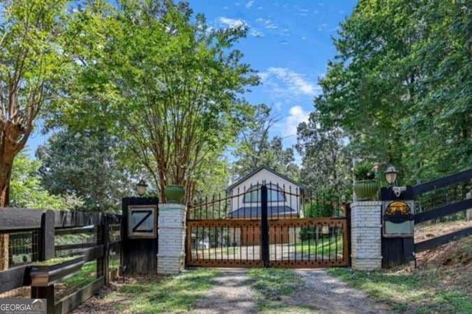 3 bedroom, 3 bathroom, 2,200 sq ft single family residence for rent at 268 Creek Bank Drive A, Talking Rock, GA 30175 for $3,500 a month — photo 3