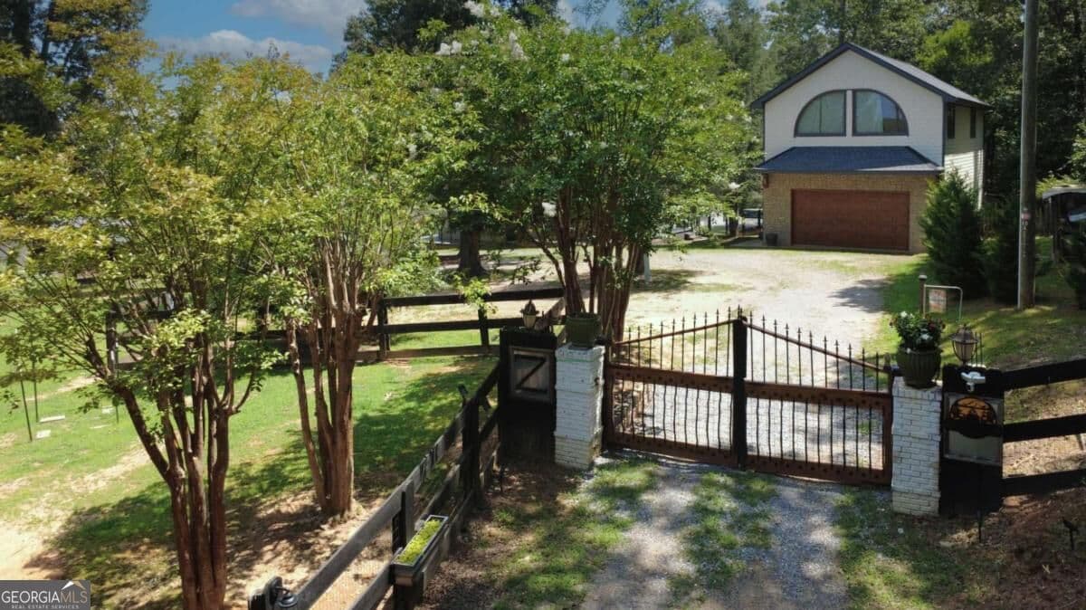 3 bedroom, 3 bathroom, 2,200 sq ft single family residence for rent at 268 Creek Bank Drive A, Talking Rock, GA 30175 for $3,500 a month — photo 4