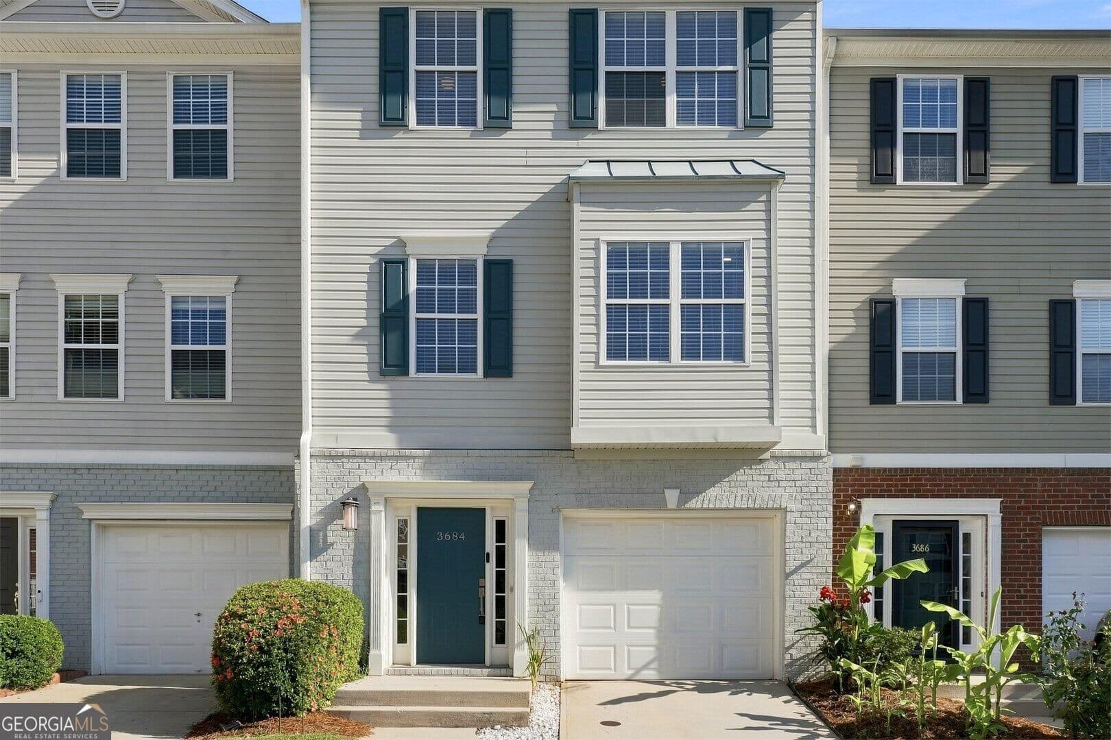 4 bedroom, 3.5 bathroom, 2,000 sq ft townhouse for sale at 3684 Lantern Walk Lane, Scottdale, GA 30079 — photo 3