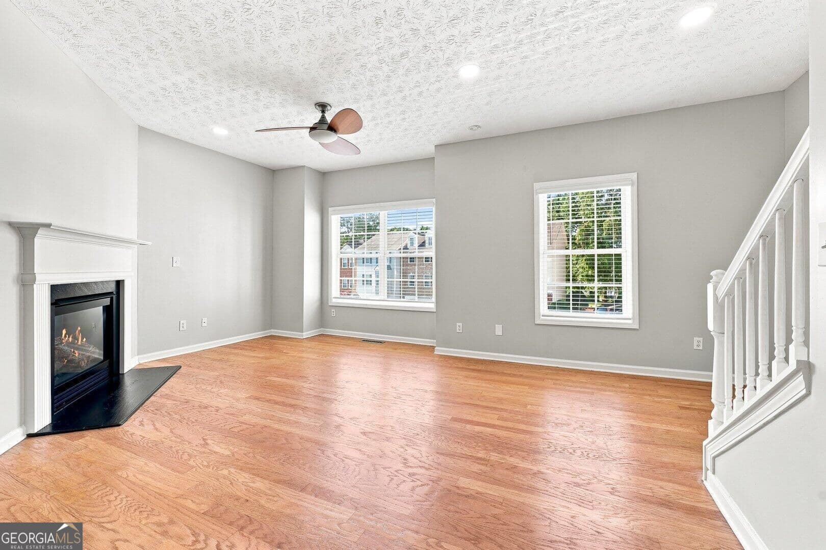 4 bedroom, 3.5 bathroom, 2,000 sq ft townhouse for sale at 3684 Lantern Walk Lane, Scottdale, GA 30079 — photo 9