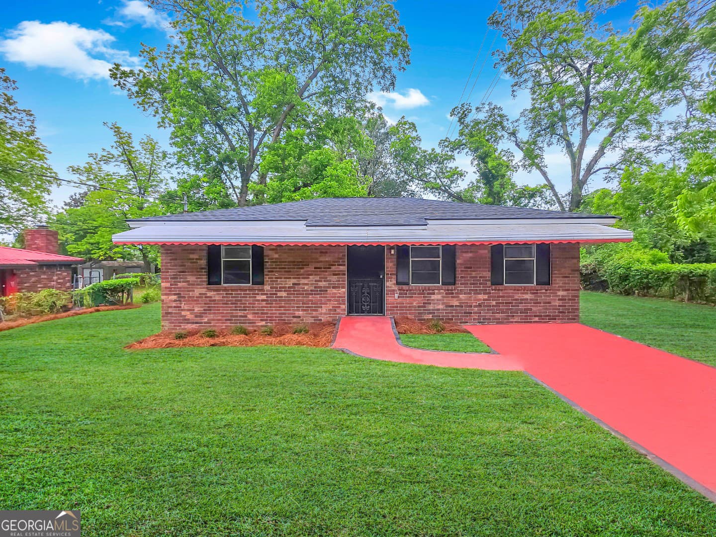 2 bedroom, 1 bathroom, 875 sq ft single family residence for sale at 3911 5th Street, Savannah, GA 31408