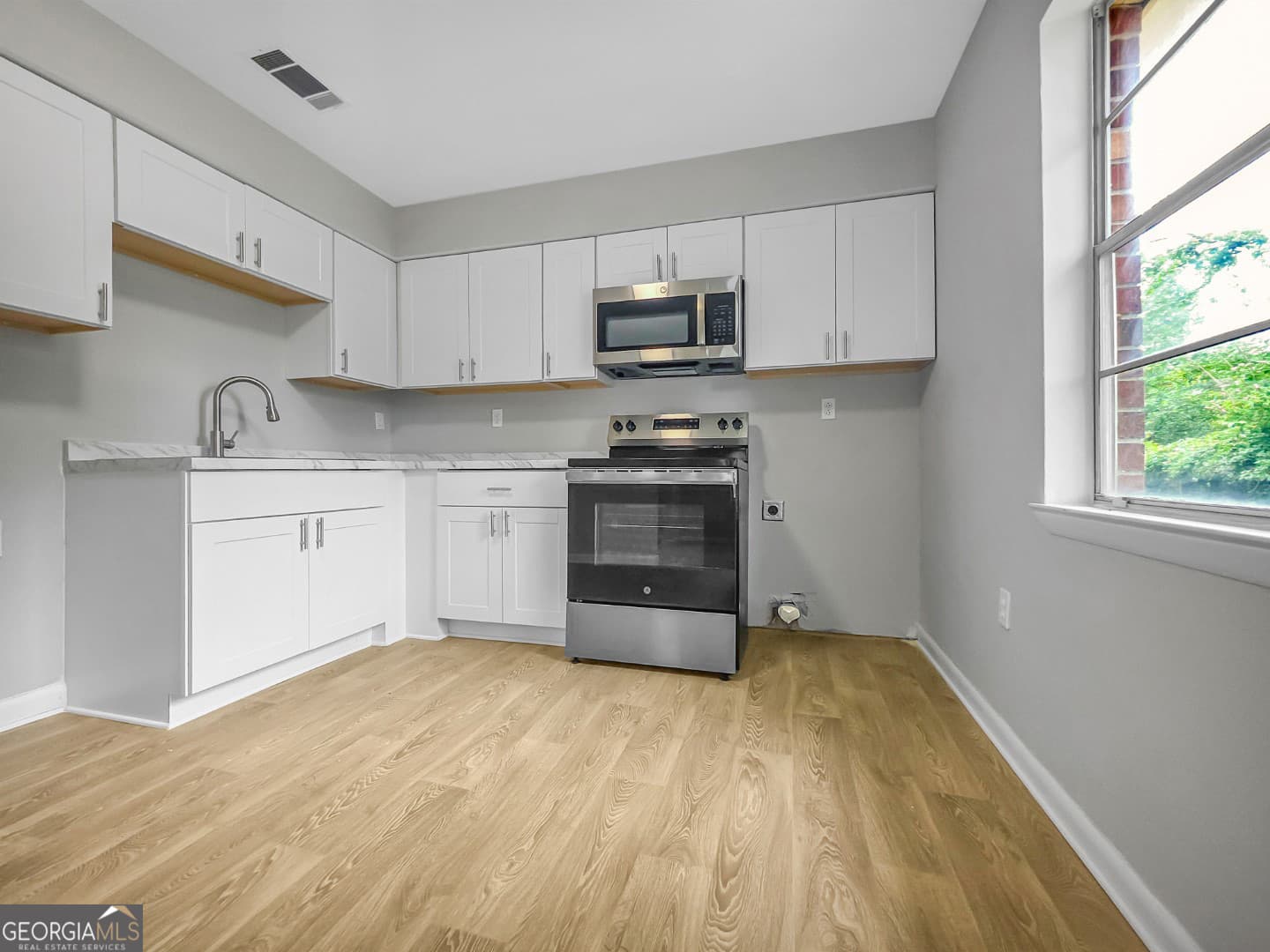 2 bedroom, 1 bathroom, 875 sq ft single family residence for sale at 3911 5th Street, Savannah, GA 31408 — photo 10