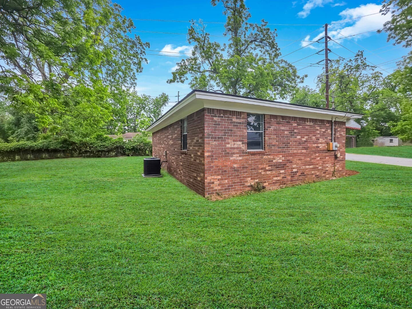 2 bedroom, 1 bathroom, 875 sq ft single family residence for sale at 3911 5th Street, Savannah, GA 31408 — photo 4