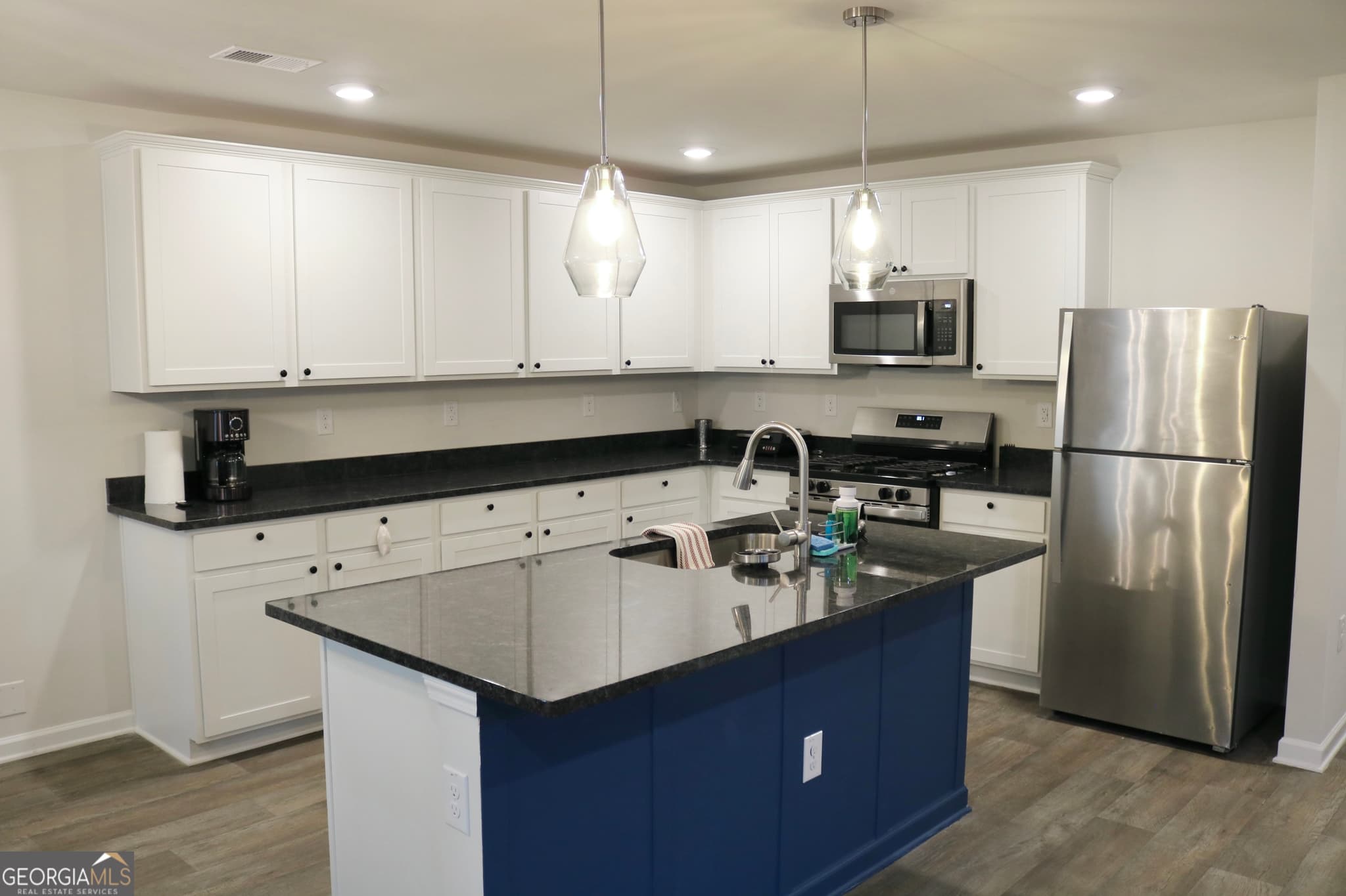 4 bedroom, 2.5 bathroom, 2,015 sq ft single family residence for rent at 204 River Meadow Drive, Lagrange, GA 30241 for $3,200 a month — photo 8