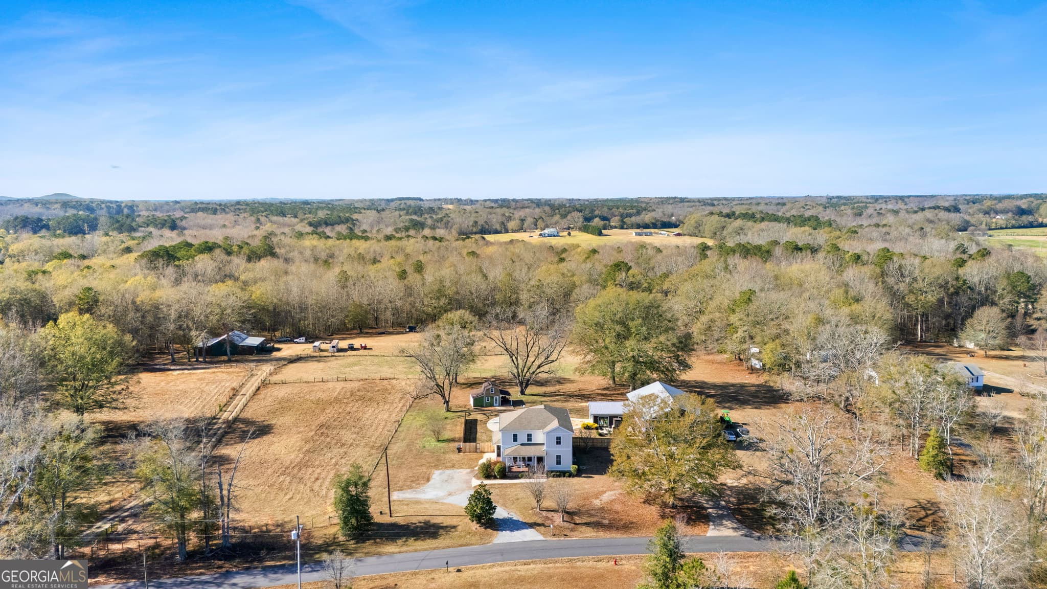 5 bedroom, 2.5 bathroom, 2,960 sq ft single family residence for sale at 371 Milner, Meansville, GA 30256 — photo 2