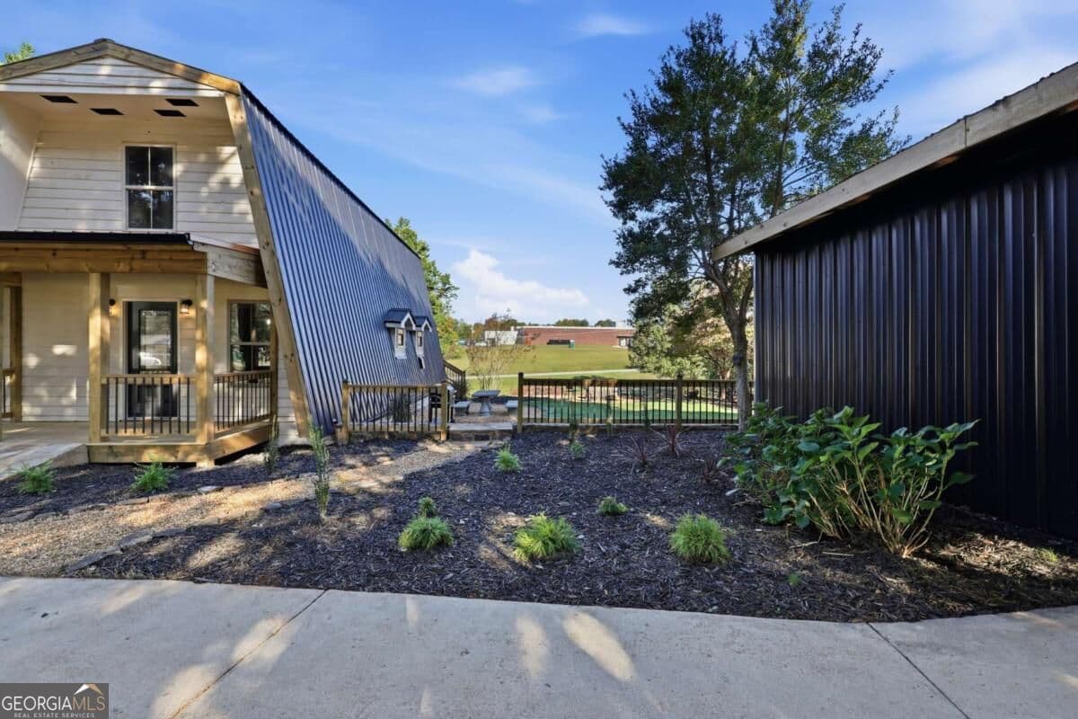 3 bedroom, 2 bathroom, 1,280 sq ft single family residence for sale at 375 Wilbanks Street, Baldwin, GA 30511 — photo 2