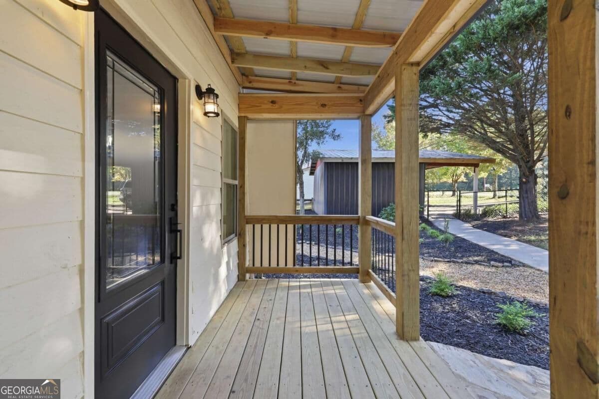 3 bedroom, 2 bathroom, 1,280 sq ft single family residence for sale at 375 Wilbanks Street, Baldwin, GA 30511 — photo 3