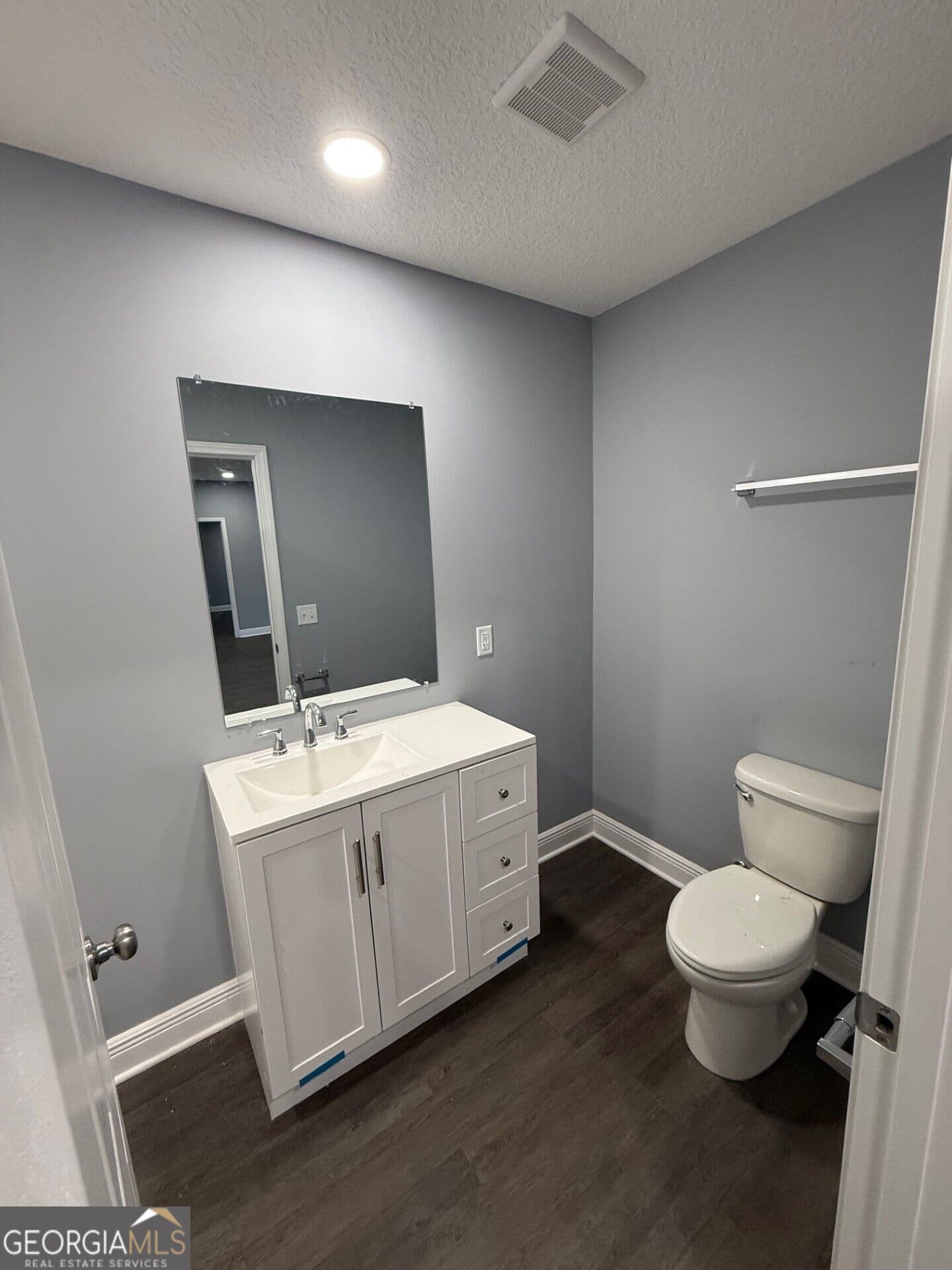 3 bedroom, 2 bathroom, 1,536 sq ft single family residence for sale at 1135 Black Hawk Drive, Waynesville, GA 31566 — photo 6