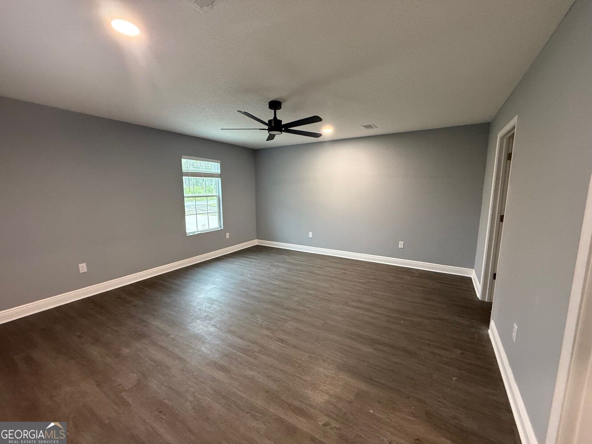 3 bedroom, 2 bathroom, 1,536 sq ft single family residence for sale at 1135 Black Hawk Drive, Waynesville, GA 31566 — photo 7
