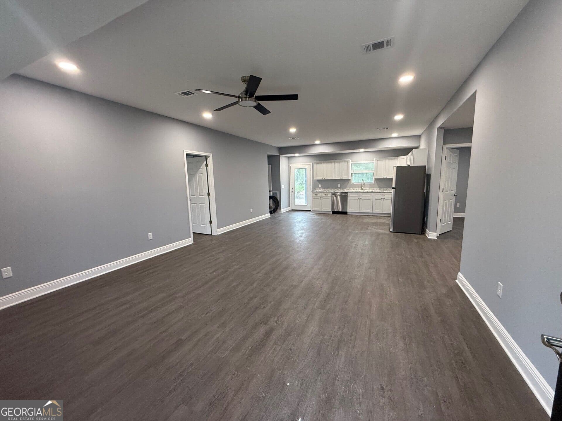 3 bedroom, 2 bathroom, 1,536 sq ft single family residence for sale at 1135 Black Hawk Drive, Waynesville, GA 31566 — photo 3