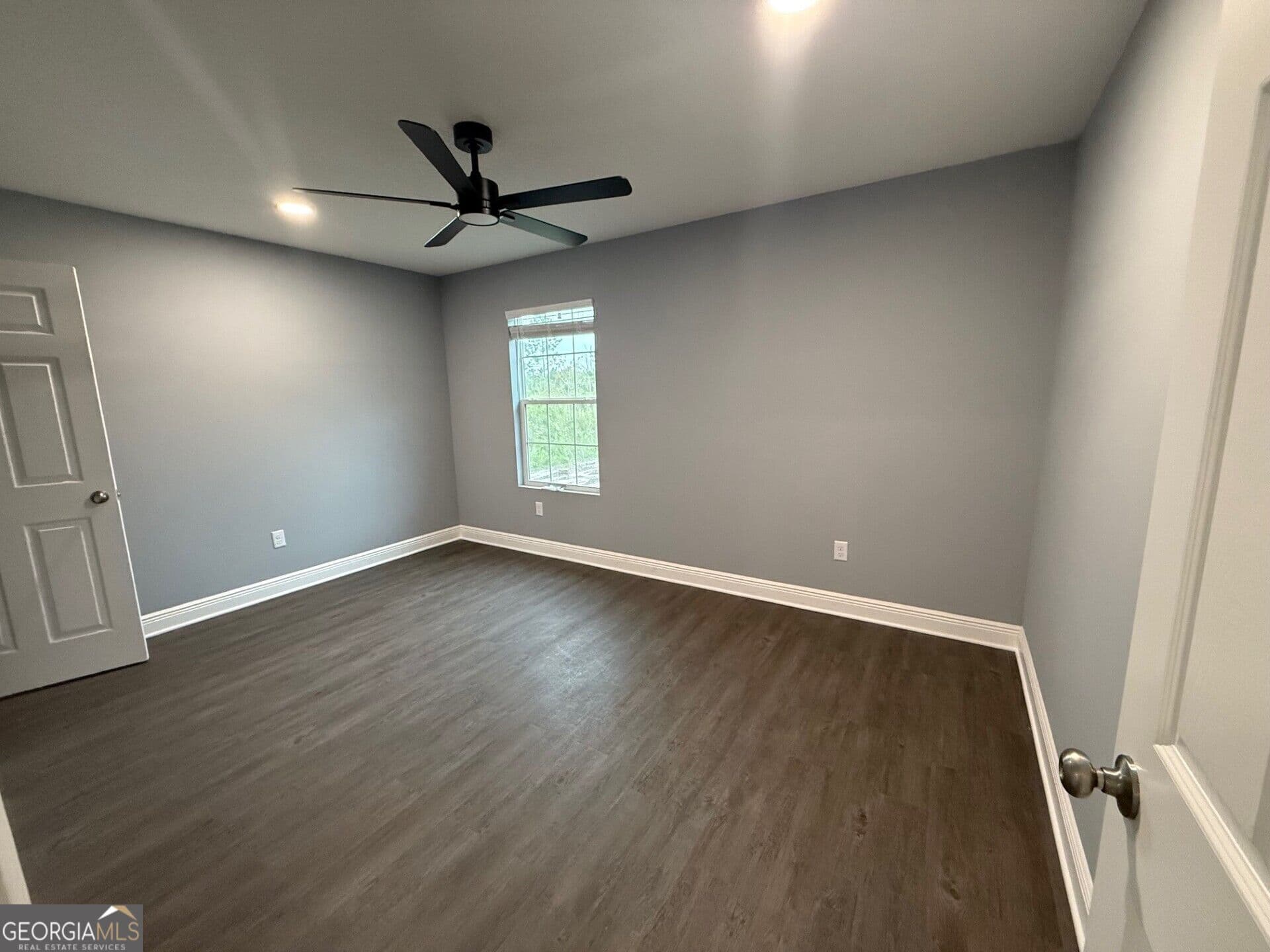 3 bedroom, 2 bathroom, 1,536 sq ft single family residence for sale at 1135 Black Hawk Drive, Waynesville, GA 31566 — photo 5