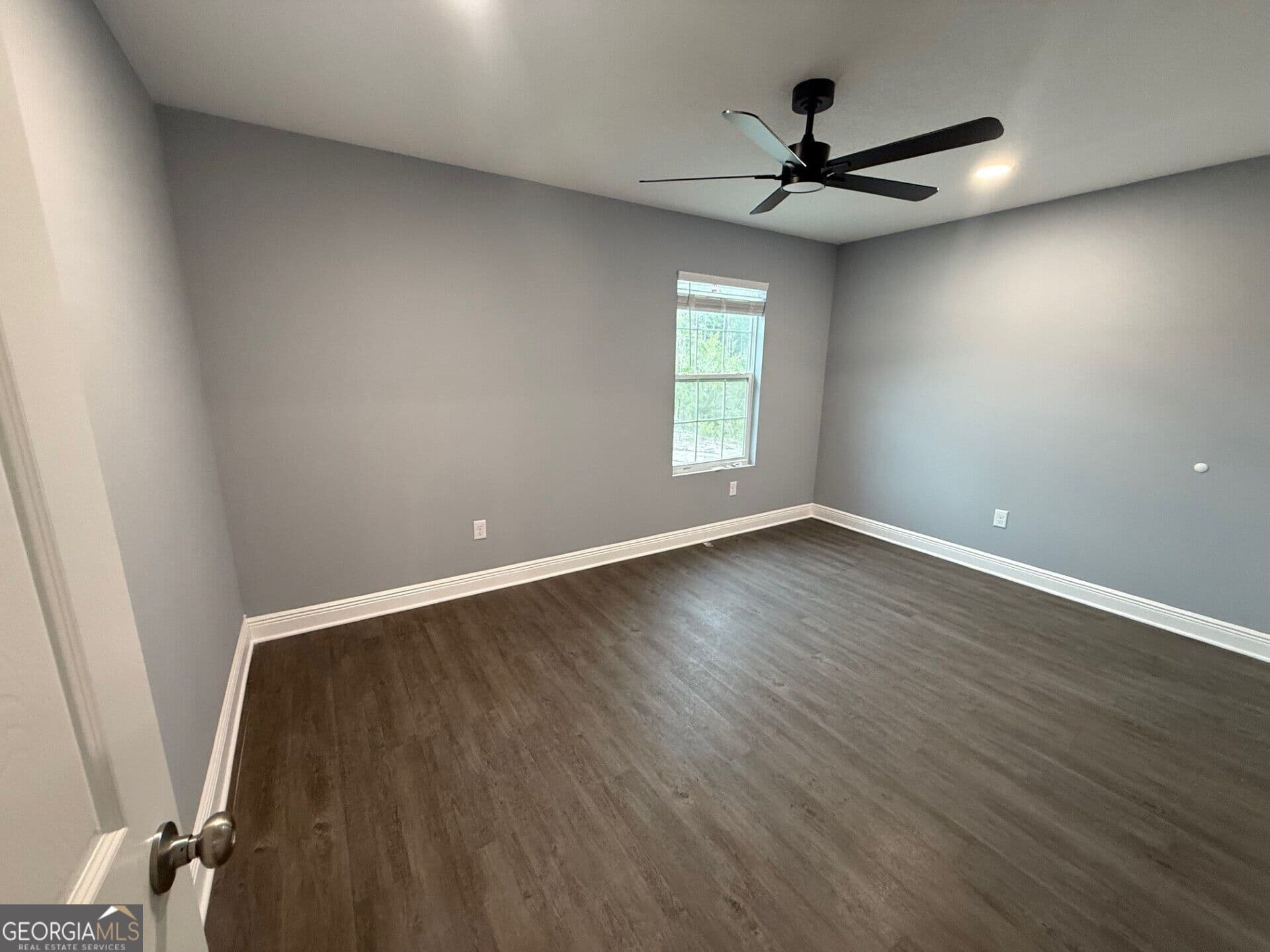 3 bedroom, 2 bathroom, 1,536 sq ft single family residence for sale at 1135 Black Hawk Drive, Waynesville, GA 31566 — photo 4