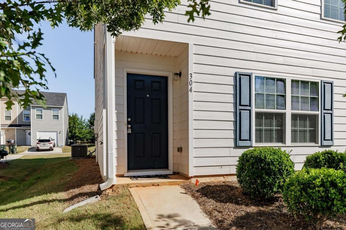3 bedroom, 2.5 bathroom, 1,497 sq ft single family residence for sale at 304 Samuel Clemens Way, Athens, GA 30607 — photo 2