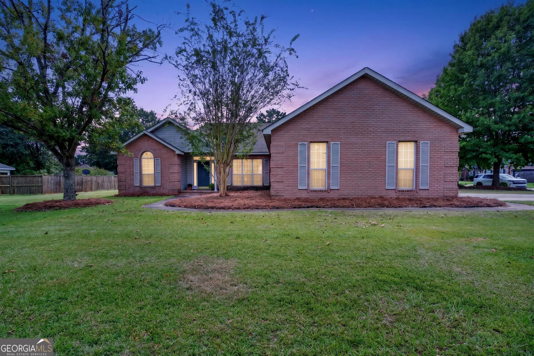 3 bedroom, 2 bathroom, 1,967 sq ft single family residence for sale at 107 Ivey Court, Warner Robins, GA 31088 — photo 2
