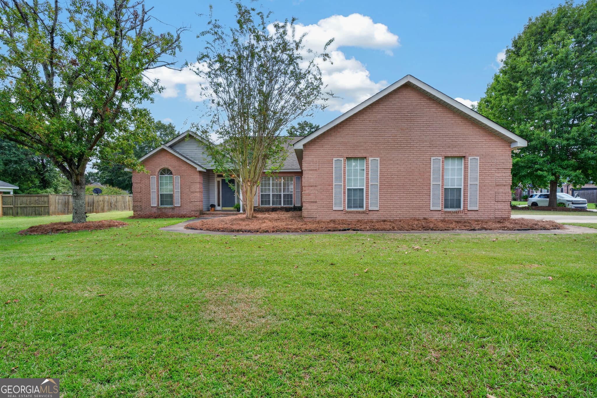 3 bedroom, 2 bathroom, 1,967 sq ft single family residence for sale at 107 Ivey Court, Warner Robins, GA 31088