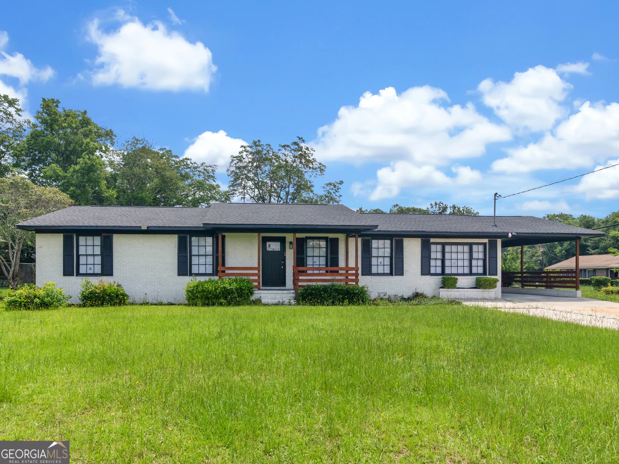 3 bedroom, 2.5 bathroom, 2,000 sq ft single family residence for sale at 3103 Stratford Drive, Macon, GA 31211 — photo 2