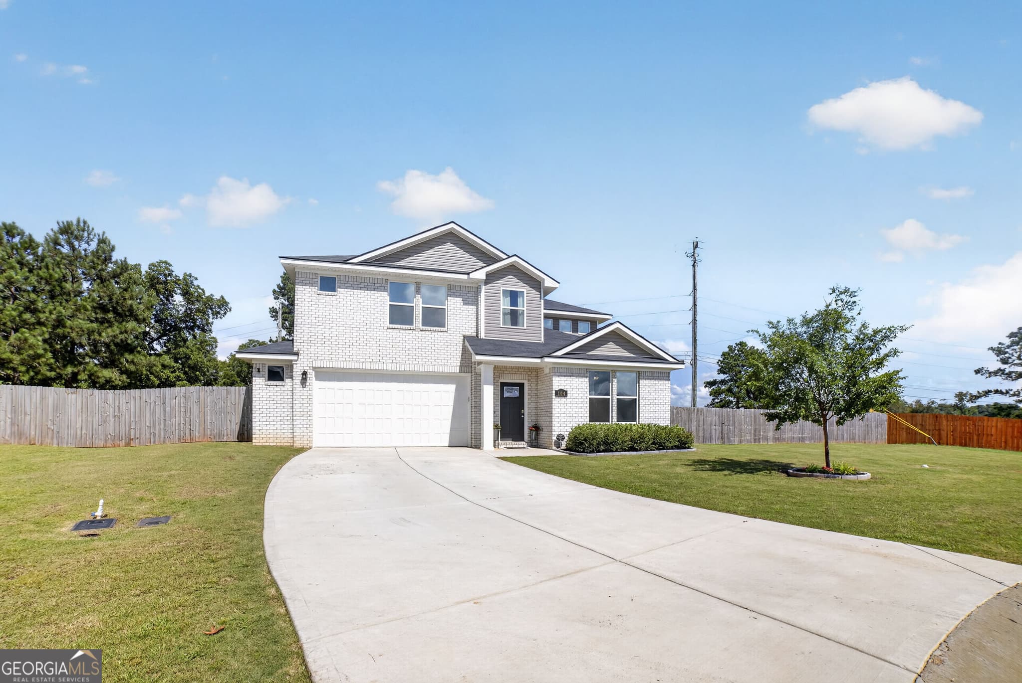 6 bedroom, 4 bathroom, 2,850 sq ft single family residence for sale at 104 Gnome Court, Perry, GA 31069 — photo 2