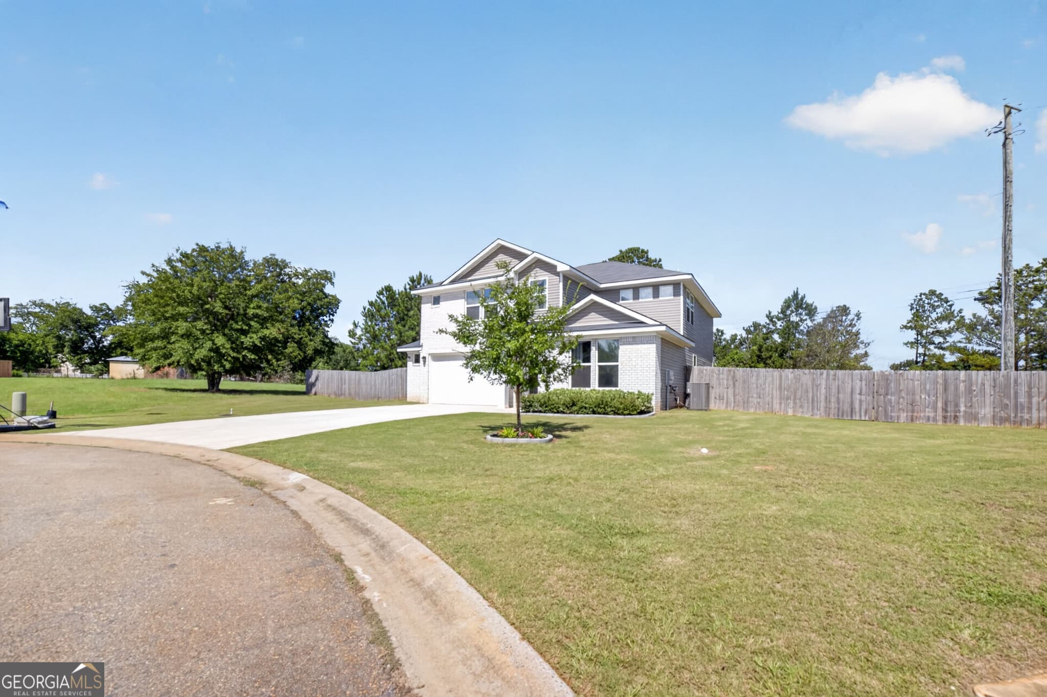 6 bedroom, 4 bathroom, 2,850 sq ft single family residence for sale at 104 Gnome Court, Perry, GA 31069 — photo 3