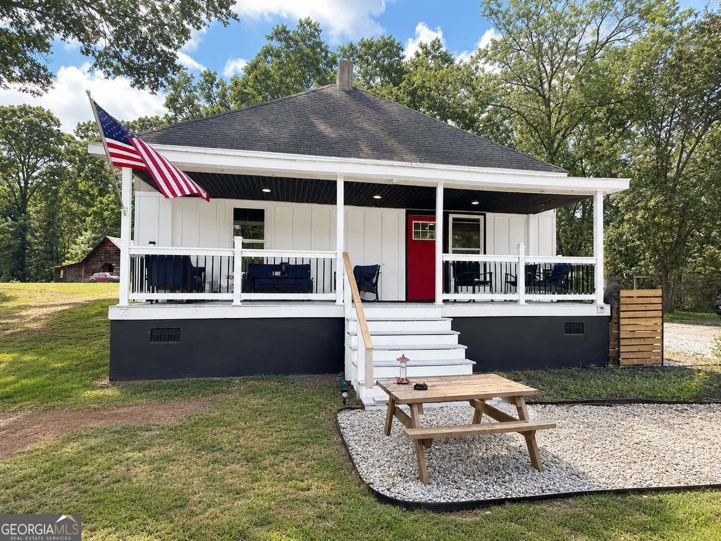 2 bedroom, 1 bathroom, 1,426 sq ft single family residence for sale at 30 Church Street, Carnesville, GA 30521