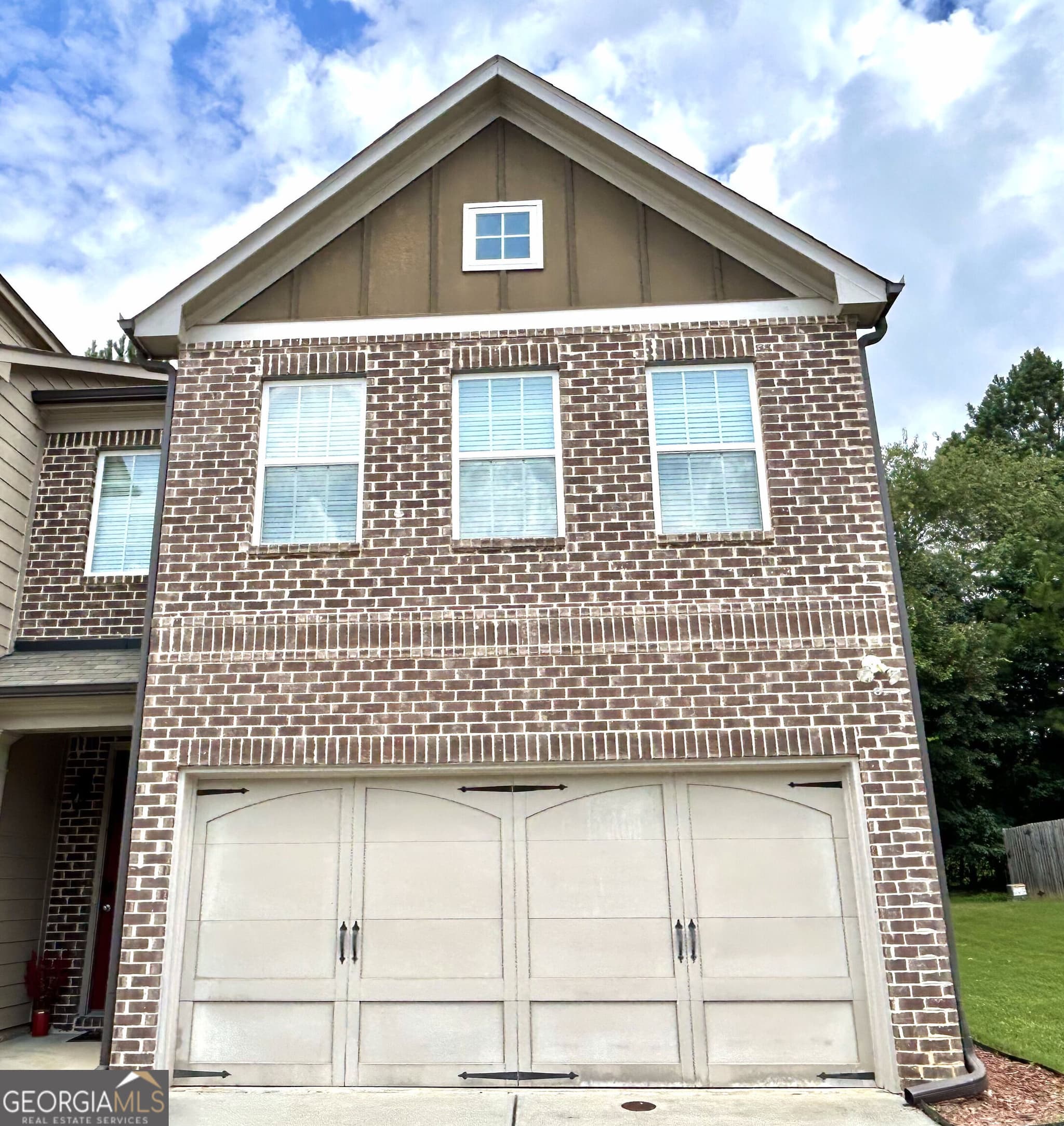 3 bedroom, 2.5 bathroom, 2,001 sq ft townhouse for sale at 3255 Clear View Drive, Snellville, GA 30078 — photo 3
