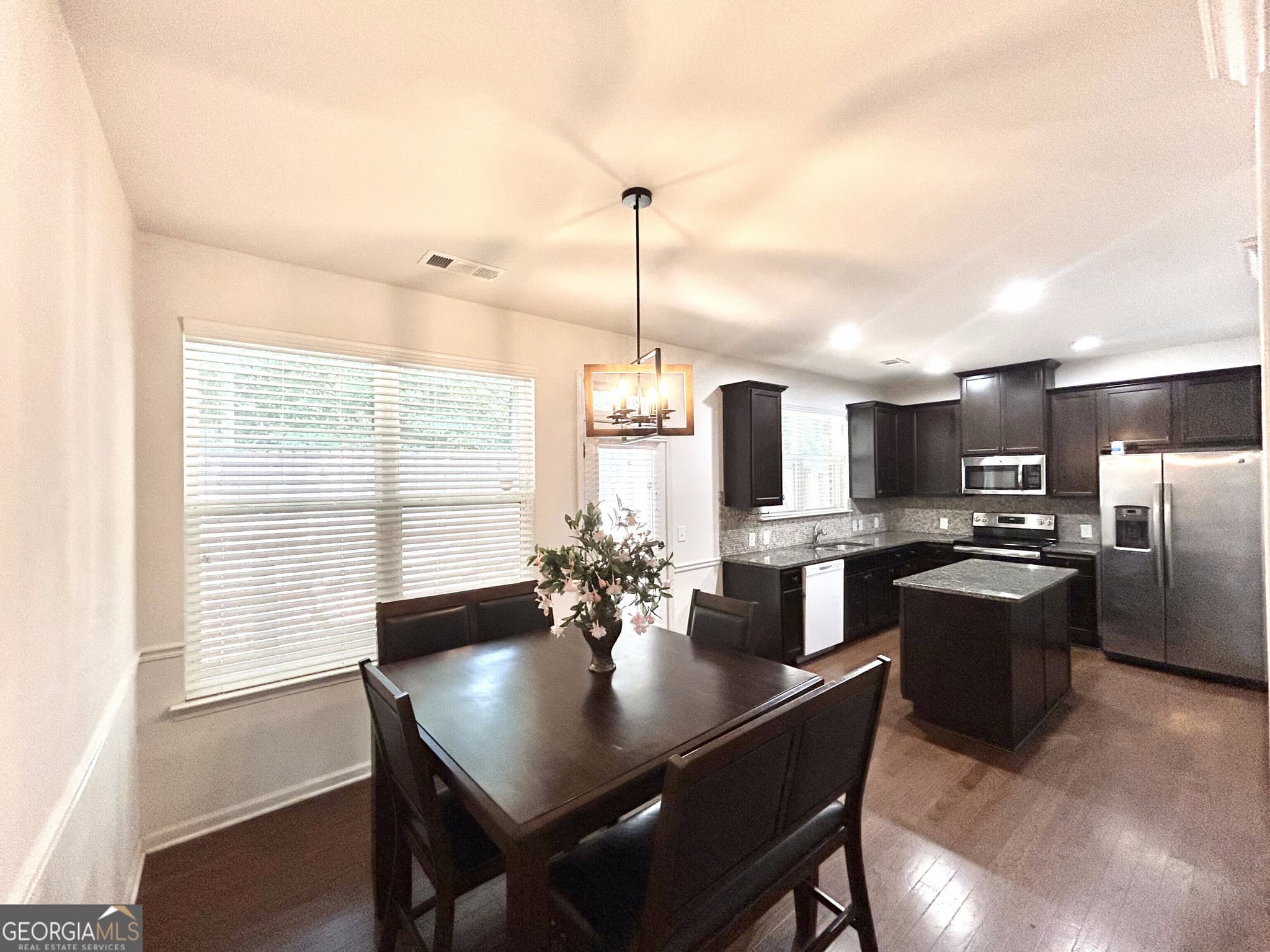 3 bedroom, 2.5 bathroom, 2,001 sq ft townhouse for sale at 3255 Clear View Drive, Snellville, GA 30078 — photo 10