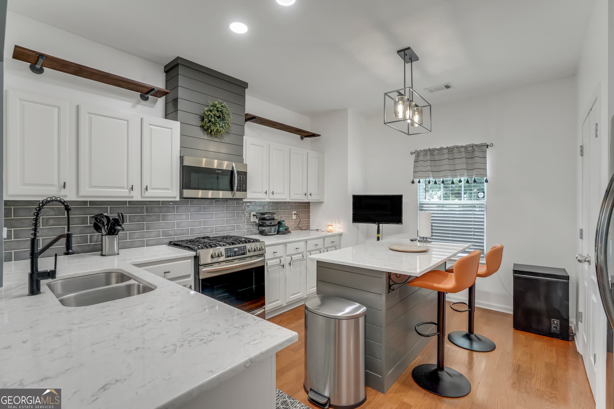 3 bedroom, 2 bathroom, 1,803 sq ft single family residence for sale at 143 Fairway Drive, Newnan, GA 30265 — photo 7