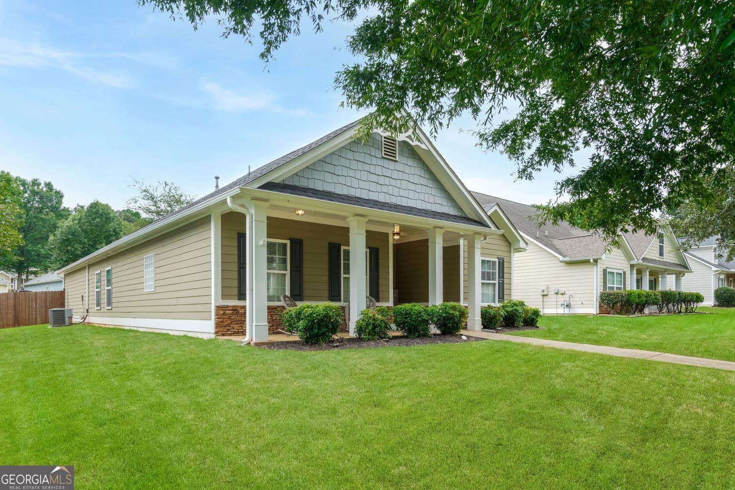 3 bedroom, 2 bathroom, 1,803 sq ft single family residence for sale at 143 Fairway Drive, Newnan, GA 30265 — photo 3