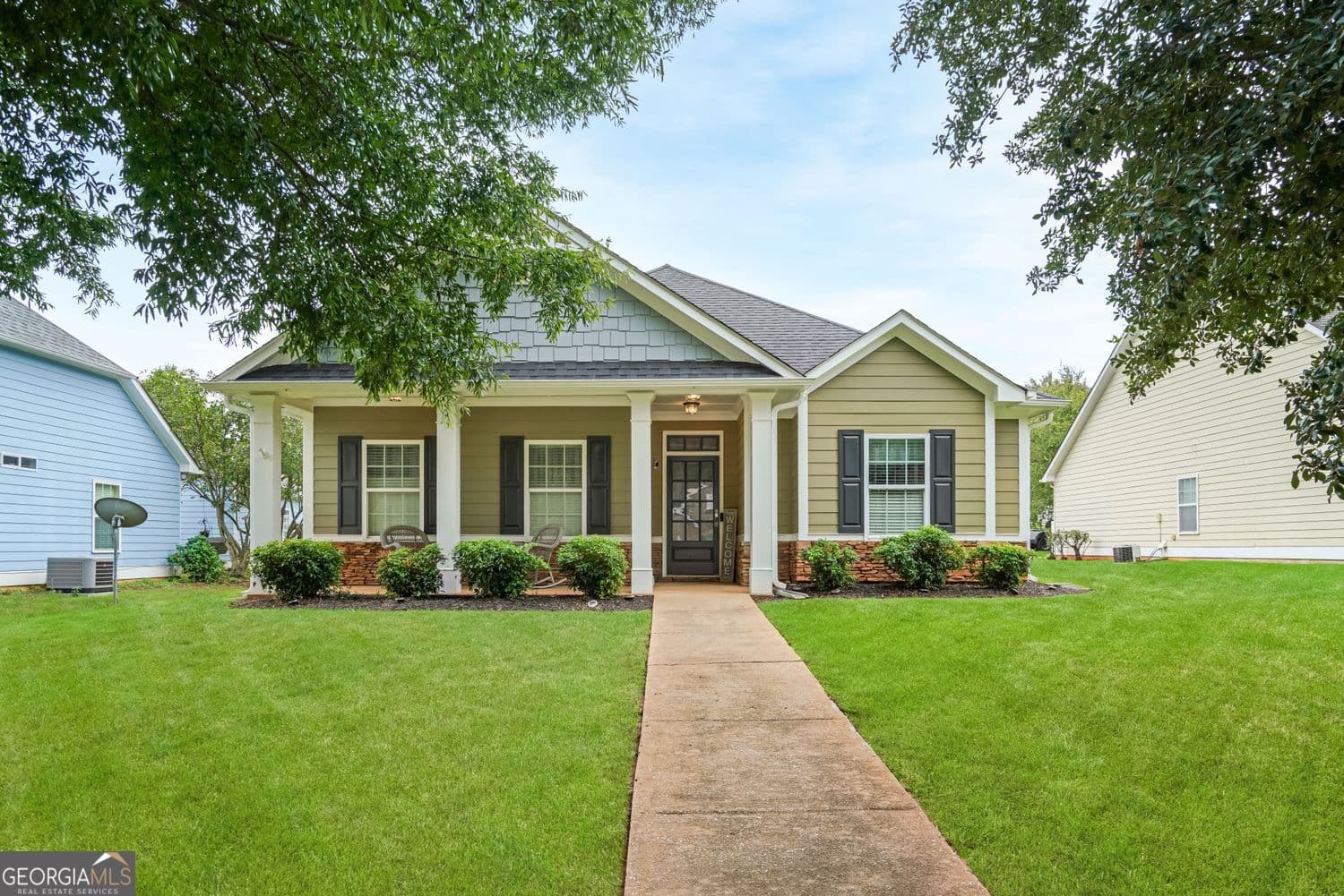 3 bedroom, 2 bathroom, 1,803 sq ft single family residence for sale at 143 Fairway Drive, Newnan, GA 30265 — photo 1 of 33