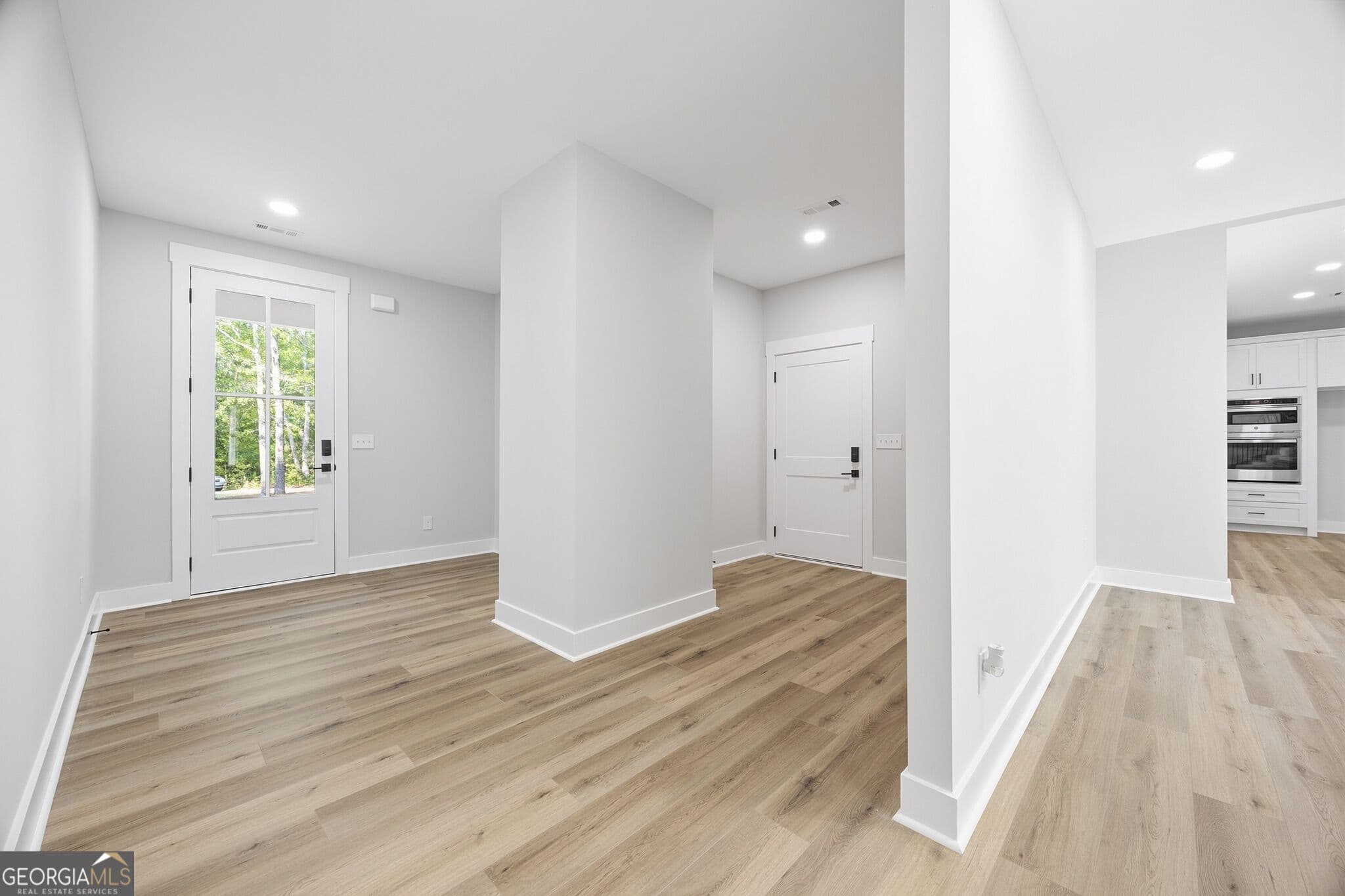 4 bedroom, 4.5 bathroom, 3,030 sq ft single family residence for sale at 546 Harbour Shores, Jackson, GA 30233 — photo 8