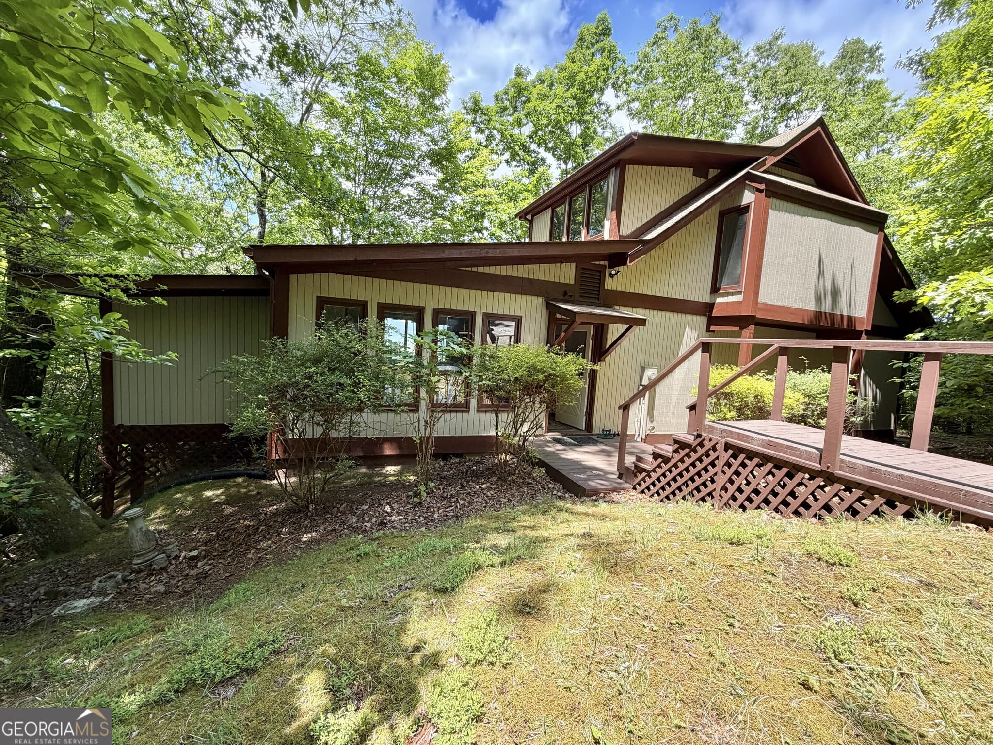 2 bedroom, 2 bathroom, 1,272 sq ft single family residence under contract at 1491 Black Branch Road, Rabun Gap, GA 30568 — photo 3