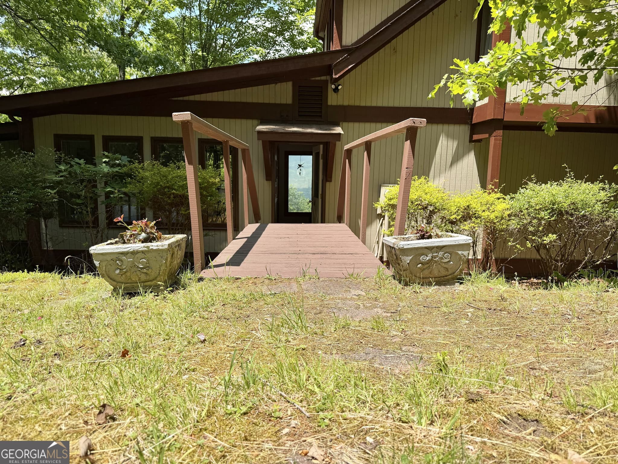 2 bedroom, 2 bathroom, 1,272 sq ft single family residence under contract at 1491 Black Branch Road, Rabun Gap, GA 30568 — photo 4