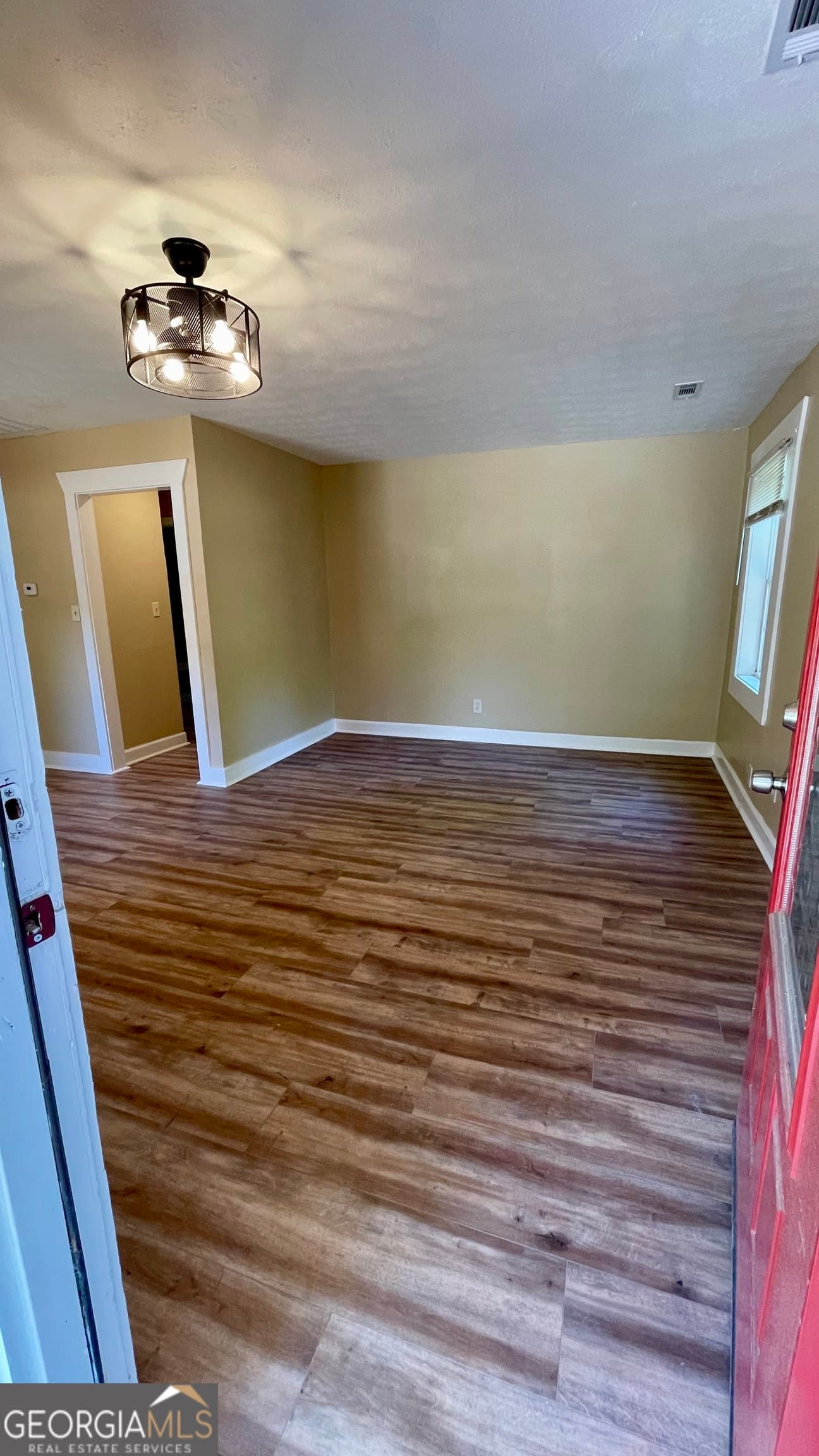 2 bedroom, 1 bathroom, 853 sq ft single family residence for sale at 611 W Moore Street, Dublin, GA 31021 — photo 6