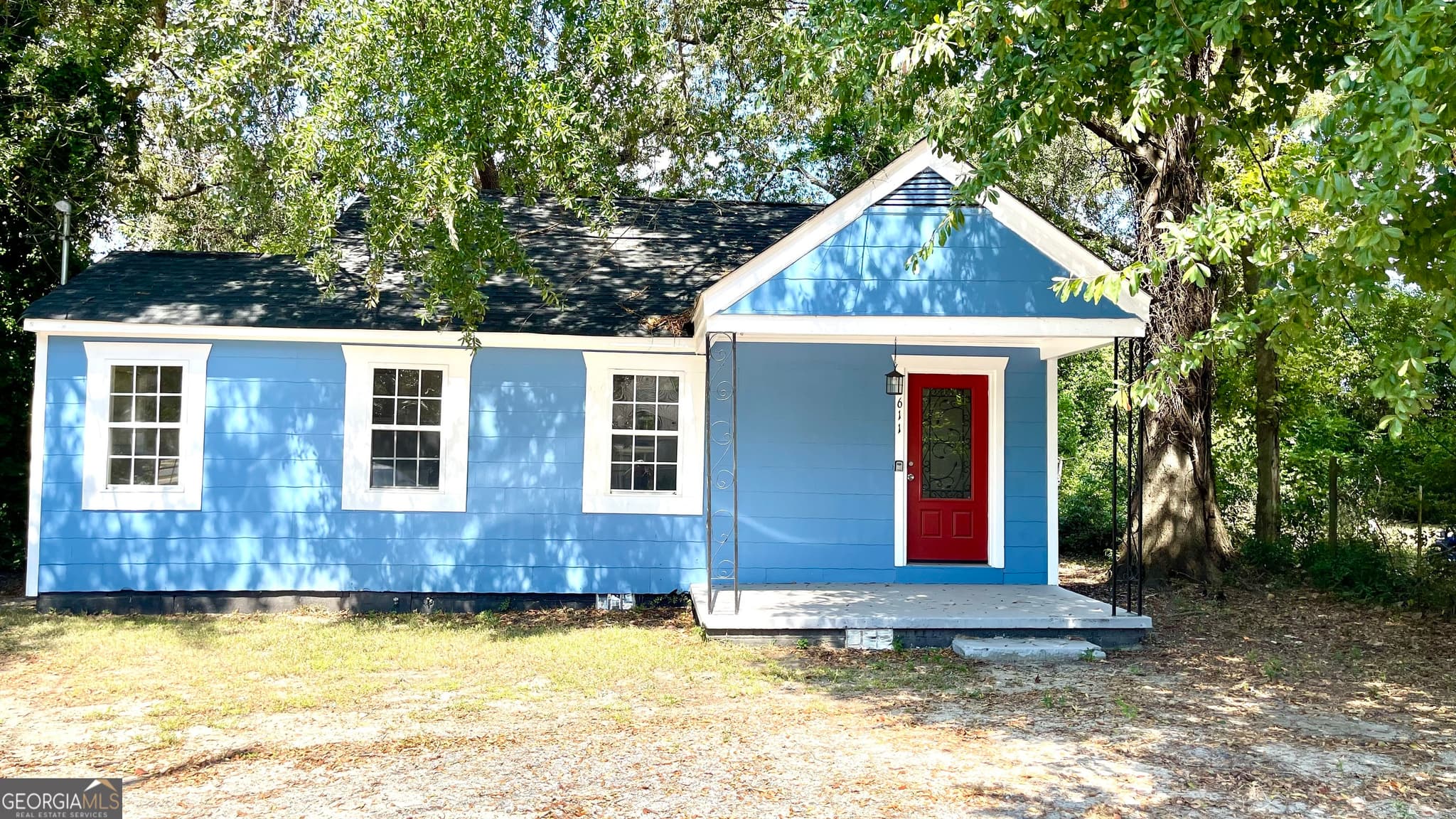2 bedroom, 1 bathroom, 853 sq ft single family residence for sale at 611 W Moore Street, Dublin, GA 31021