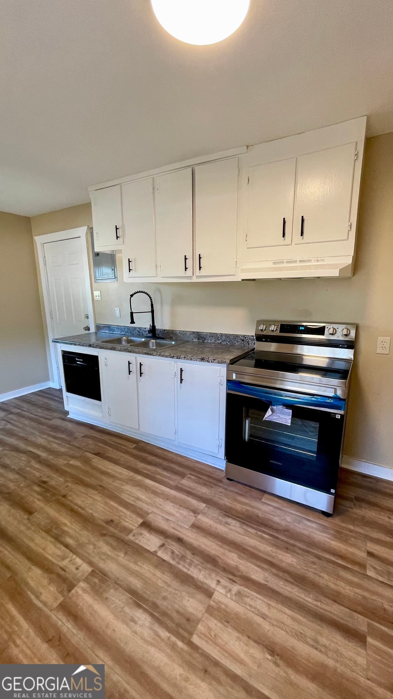 2 bedroom, 1 bathroom, 853 sq ft single family residence for sale at 611 W Moore Street, Dublin, GA 31021 — photo 10