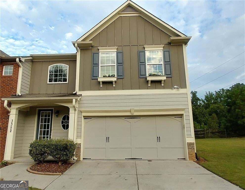 3 bedroom, 2.5 bathroom, 1,886 sq ft townhouse for rent at 3352 Castleberry Village Circle, Cumming, GA 30040 for $2,050 a month — photo 1 of 1