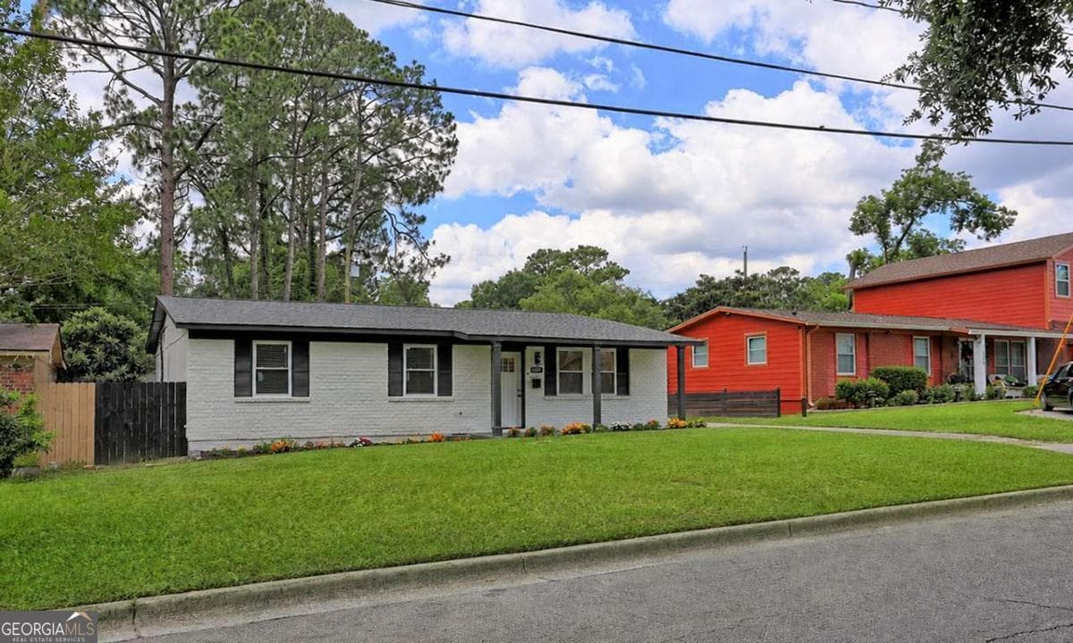 4 bedroom, 2.5 bathroom, 1,677 sq ft single family residence for sale at 1217 E 34Th Street, Savannah, GA 31404 — photo 2