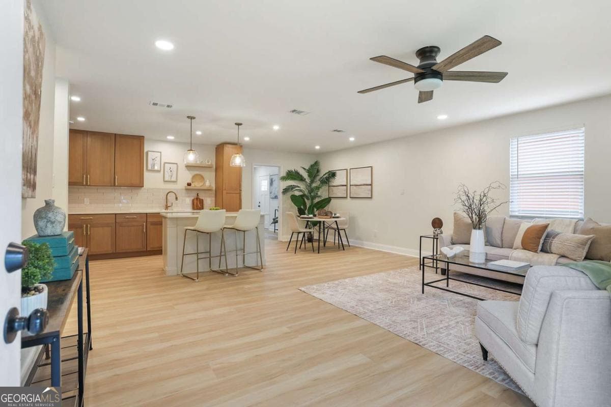 4 bedroom, 2.5 bathroom, 1,677 sq ft single family residence for sale at 1217 E 34Th Street, Savannah, GA 31404 — photo 7