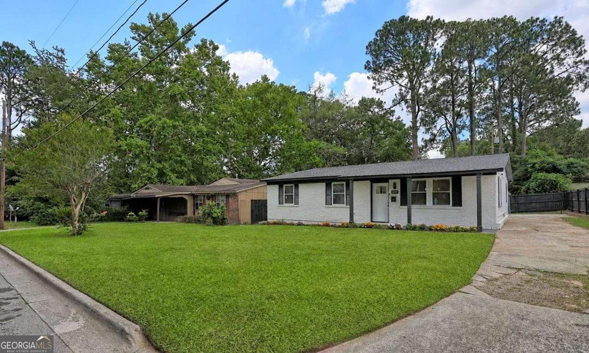4 bedroom, 2.5 bathroom, 1,677 sq ft single family residence for sale at 1217 E 34Th Street, Savannah, GA 31404 — photo 3