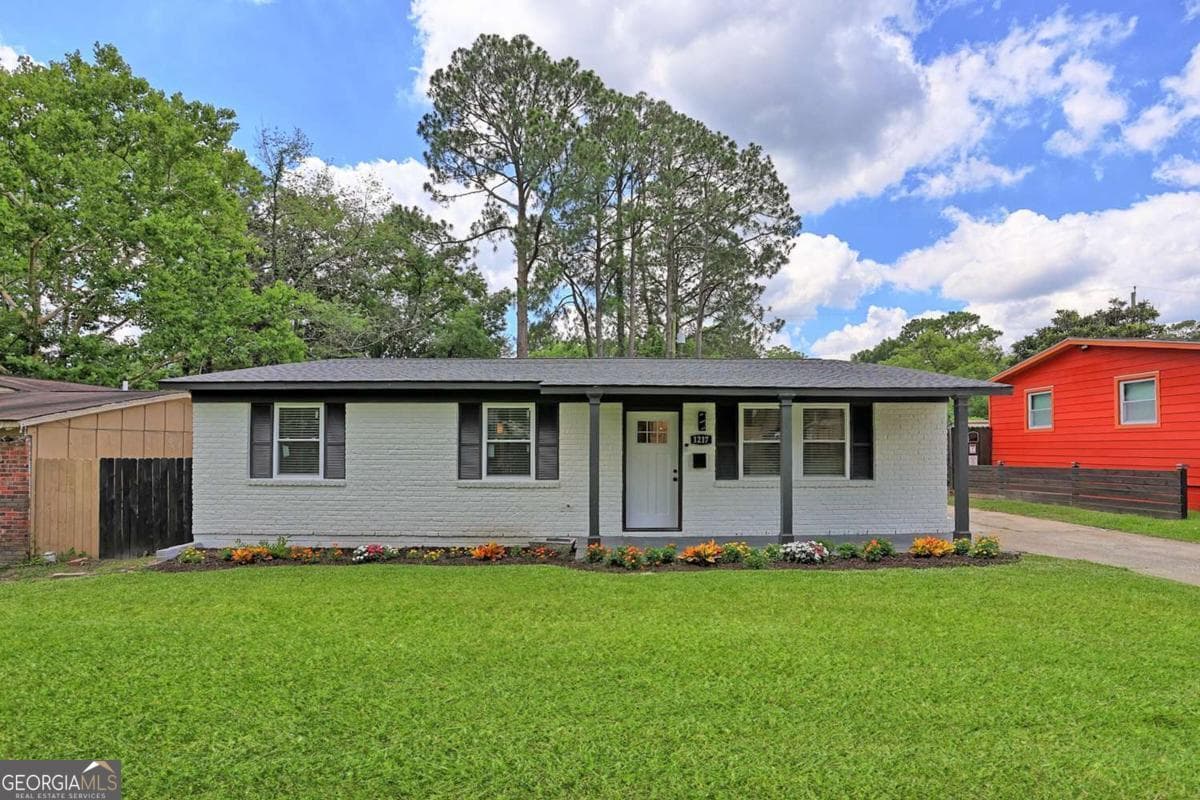 4 bedroom, 2.5 bathroom, 1,677 sq ft single family residence for sale at 1217 E 34Th Street, Savannah, GA 31404 — photo 5